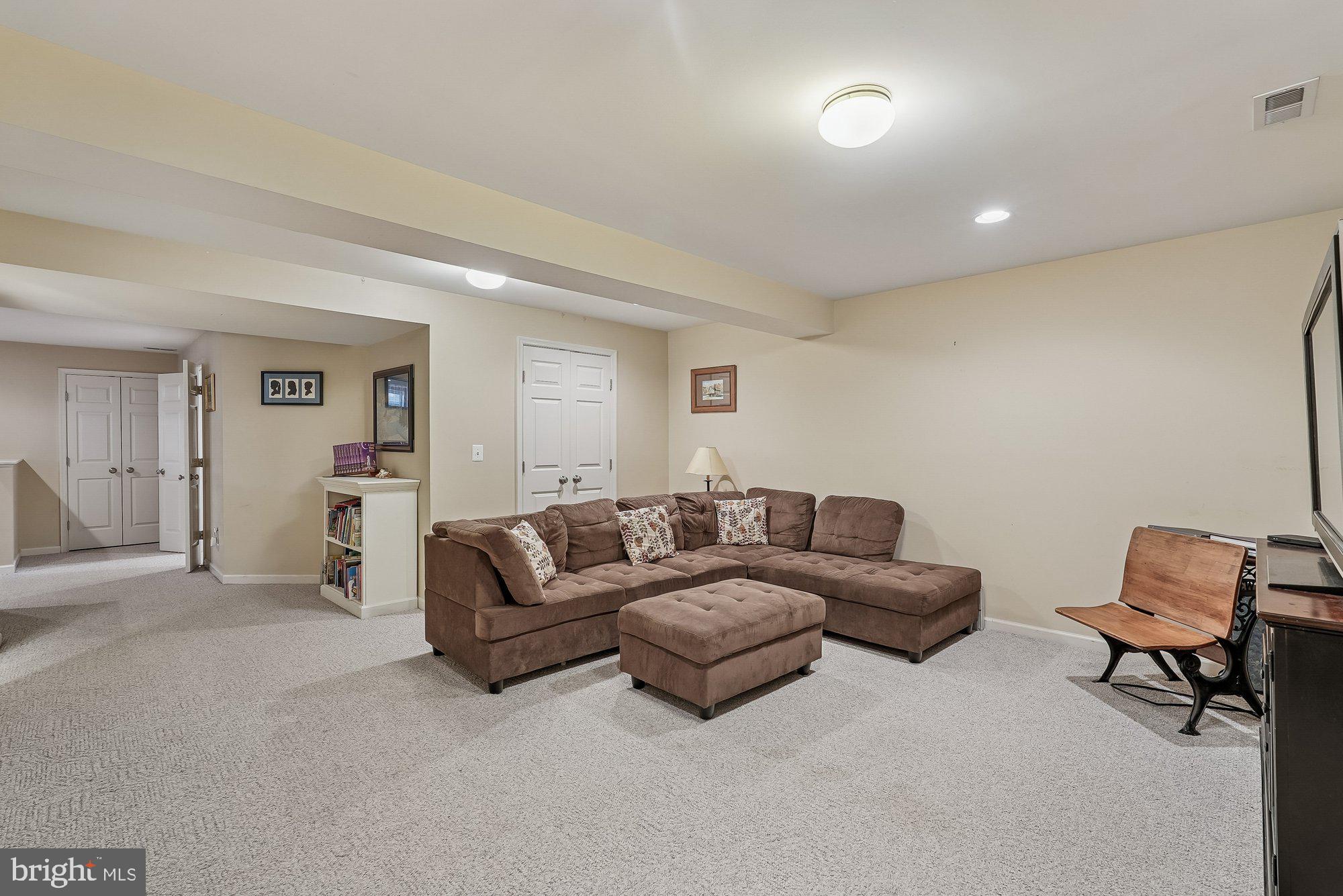 VIRGINIA OAKS - Residential