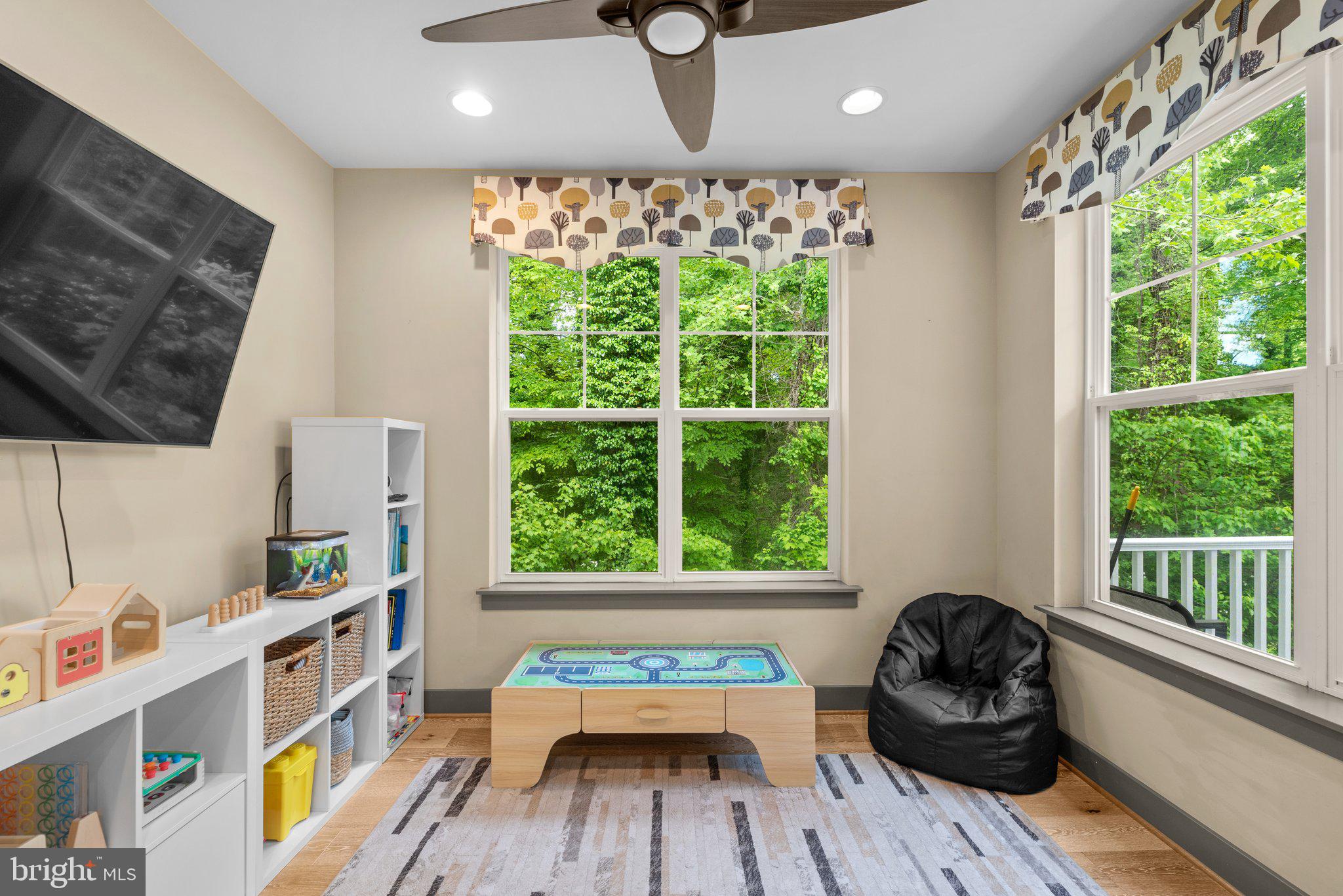 ARNOLD RIDGE - Residential