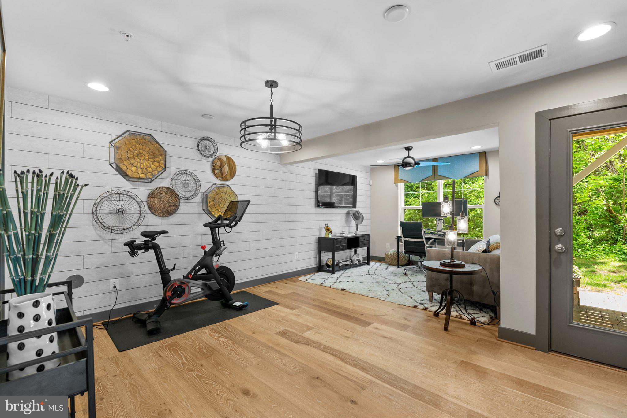 ARNOLD RIDGE - Residential