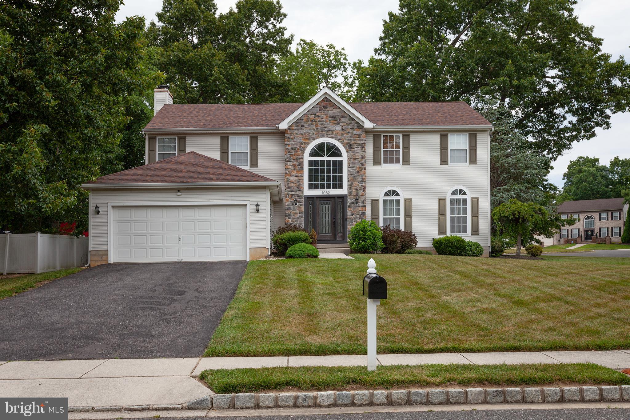 1052 BONNIE BLUE CIRCLE - Photo 2