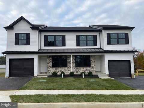 Townhouse For Sale - 6179 Rizzuto Way<br/> COOPERSBURG, PA 18036