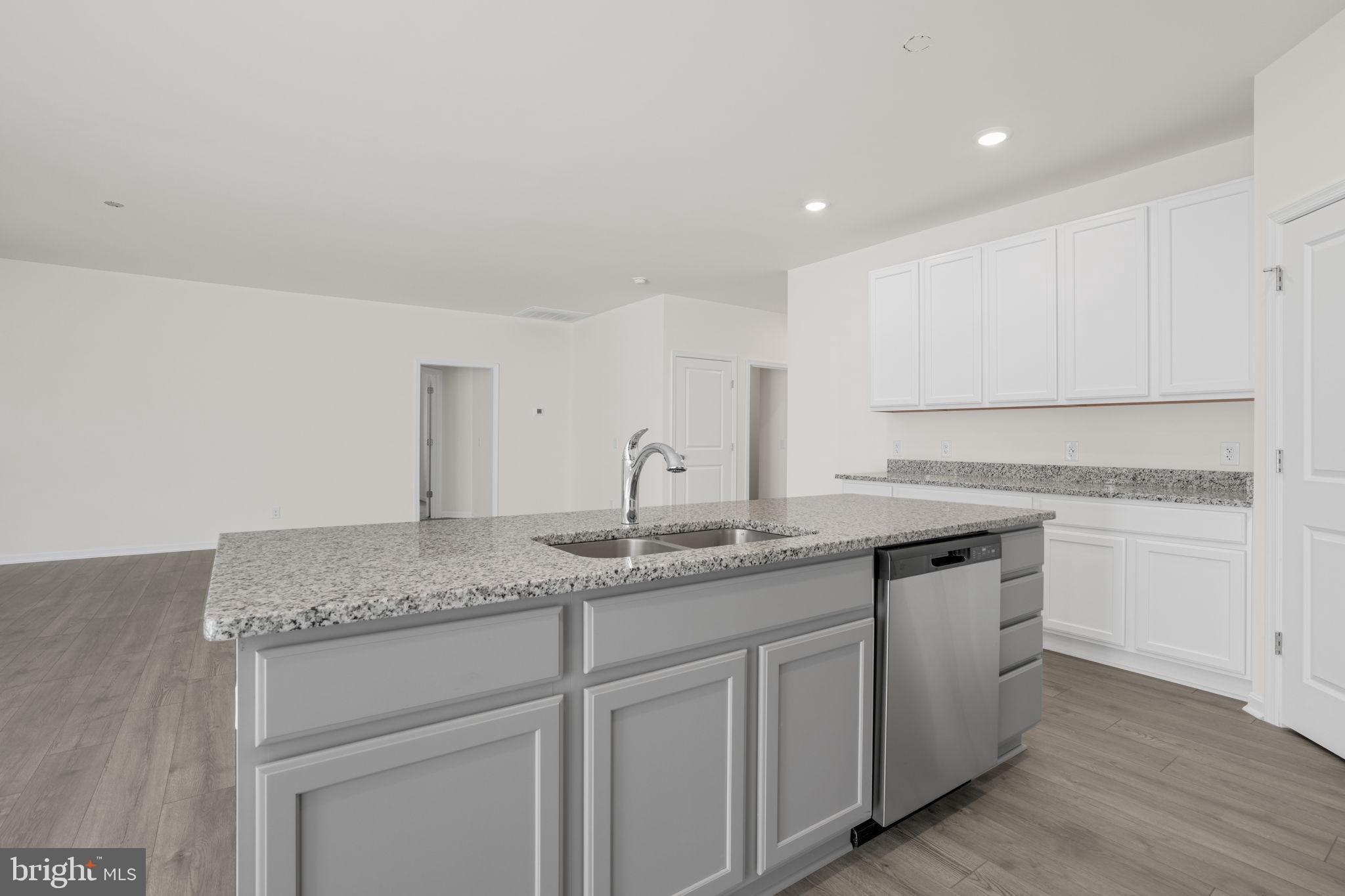 CAPTAIN'S COVE - Residential