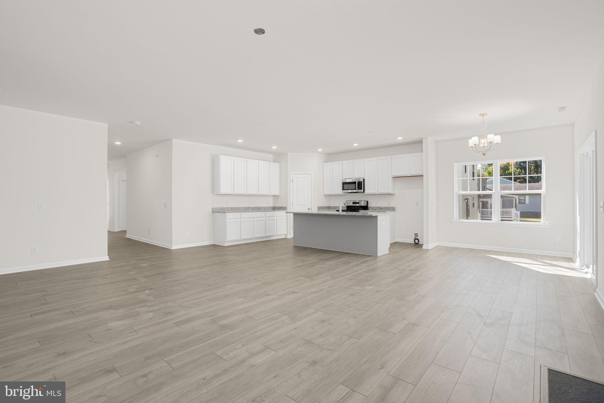 CAPTAIN'S COVE - Residential