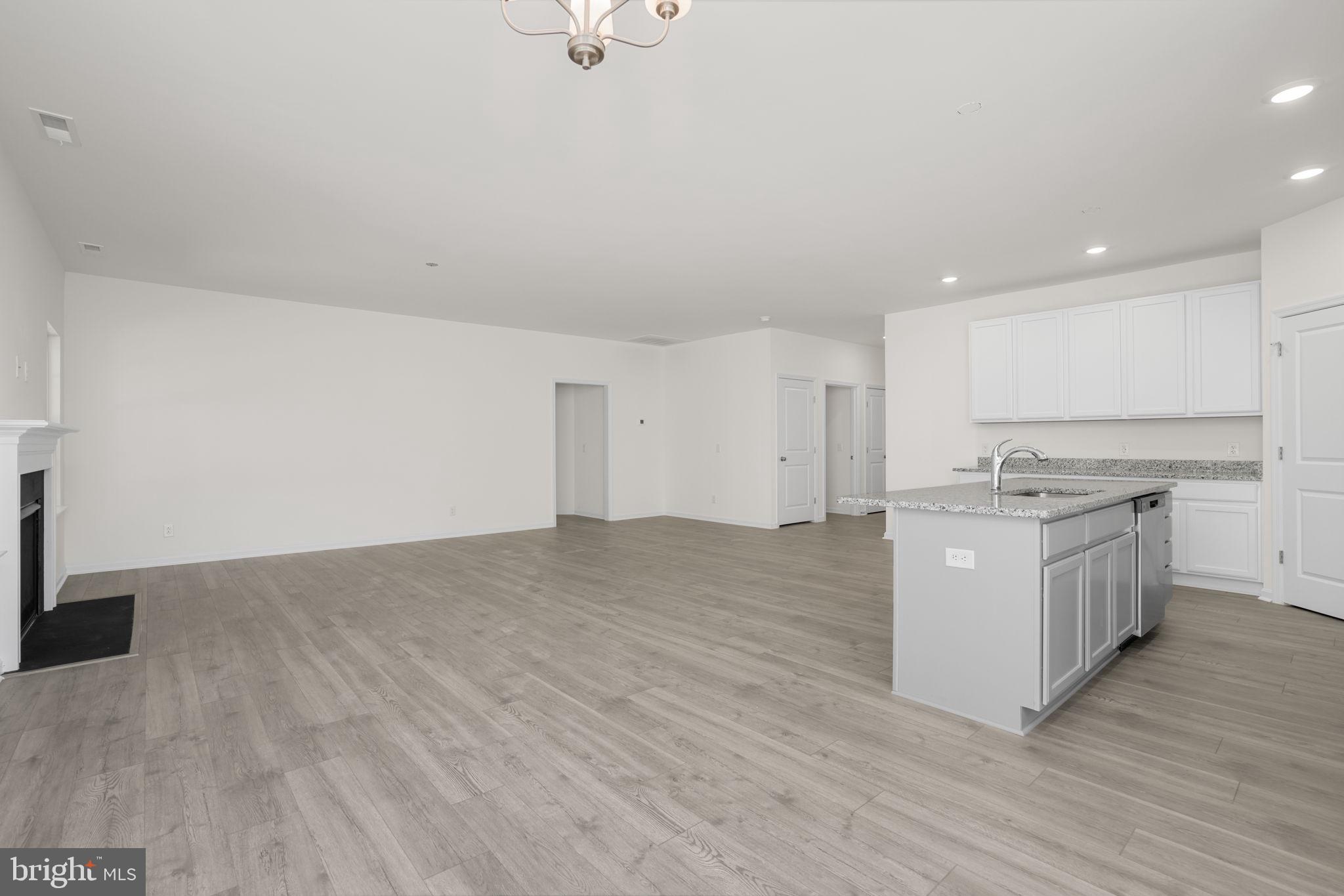 CAPTAIN'S COVE - Residential