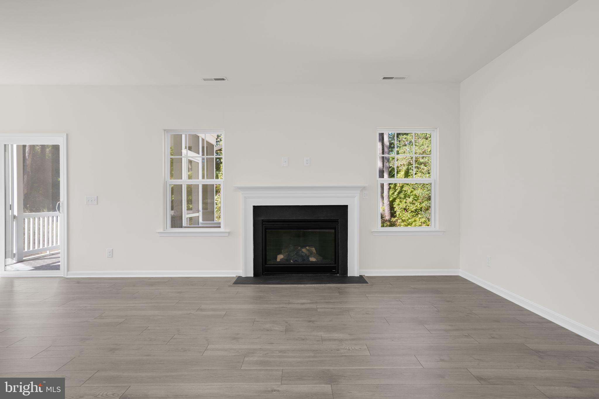 CAPTAIN'S COVE - Residential