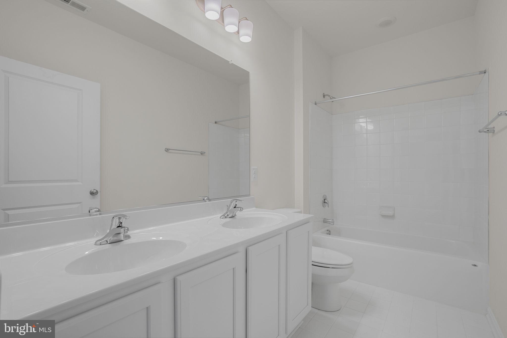 CAPTAIN'S COVE - Residential