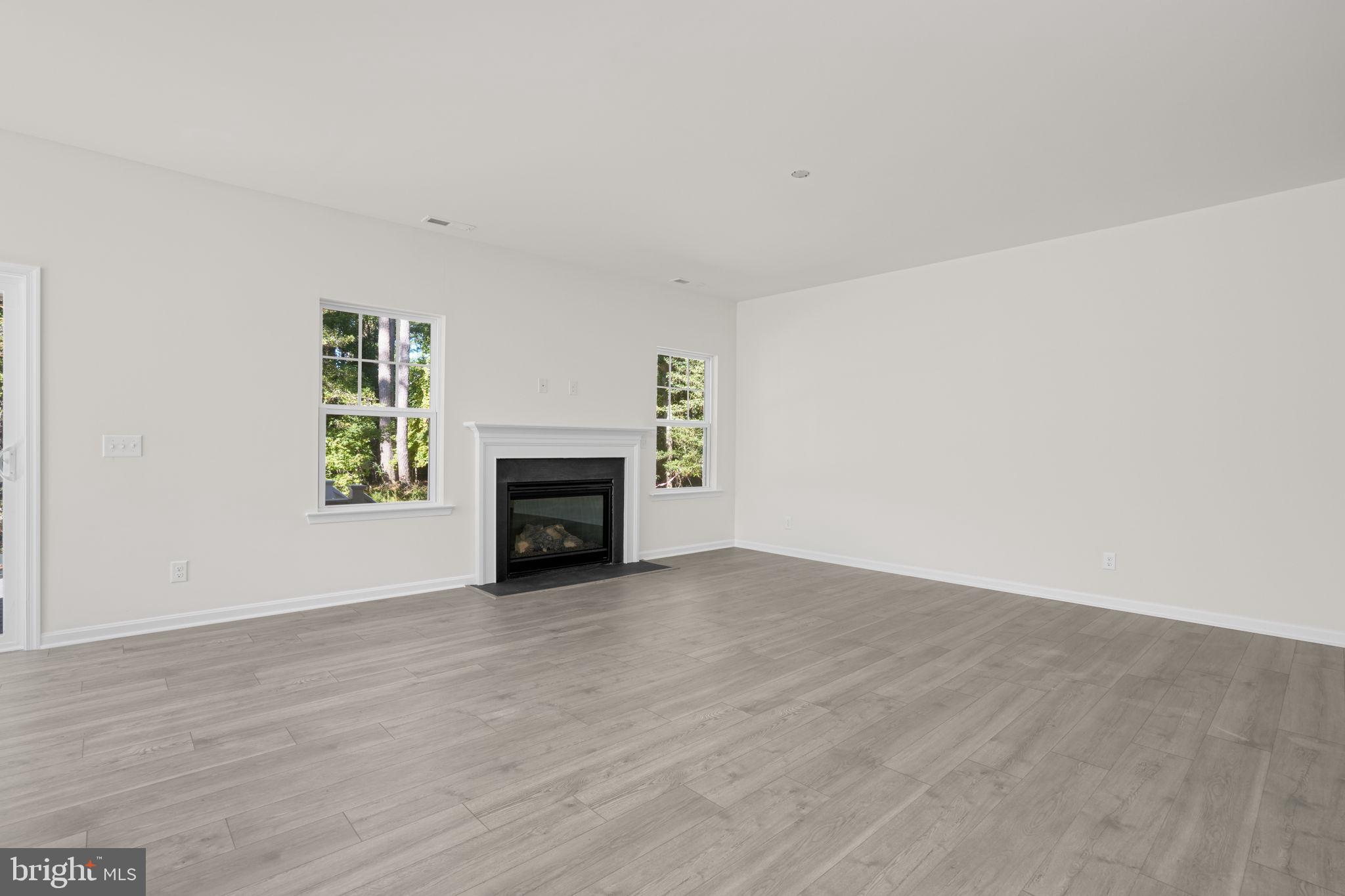 CAPTAIN'S COVE - Residential