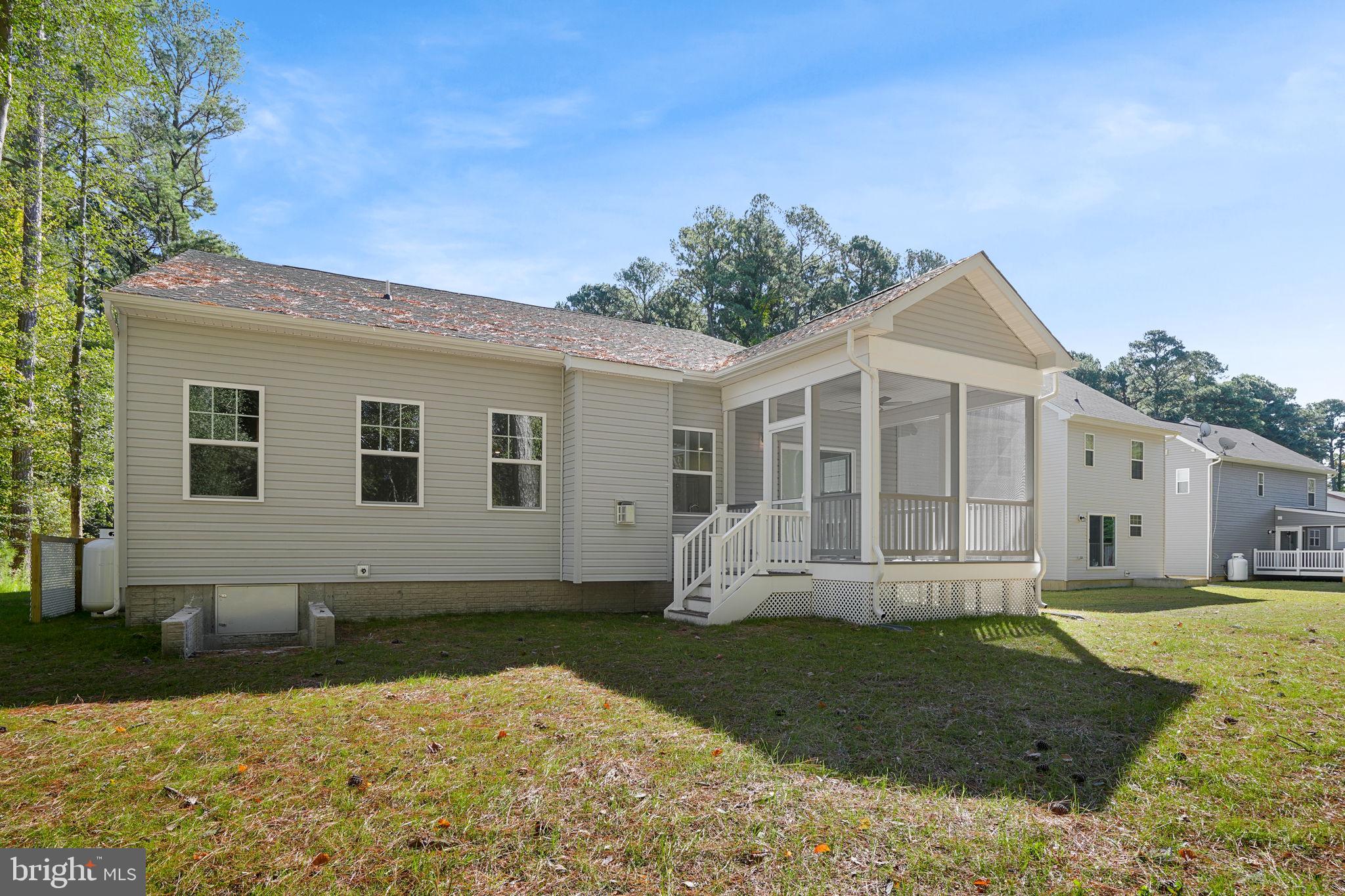 CAPTAIN'S COVE - Residential