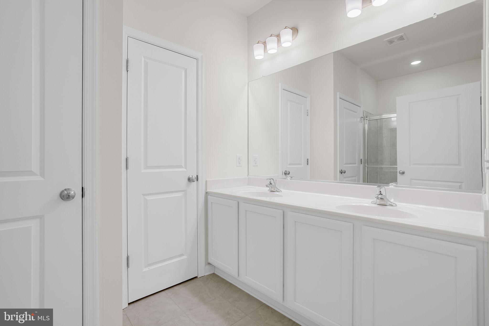 CAPTAIN'S COVE - Residential