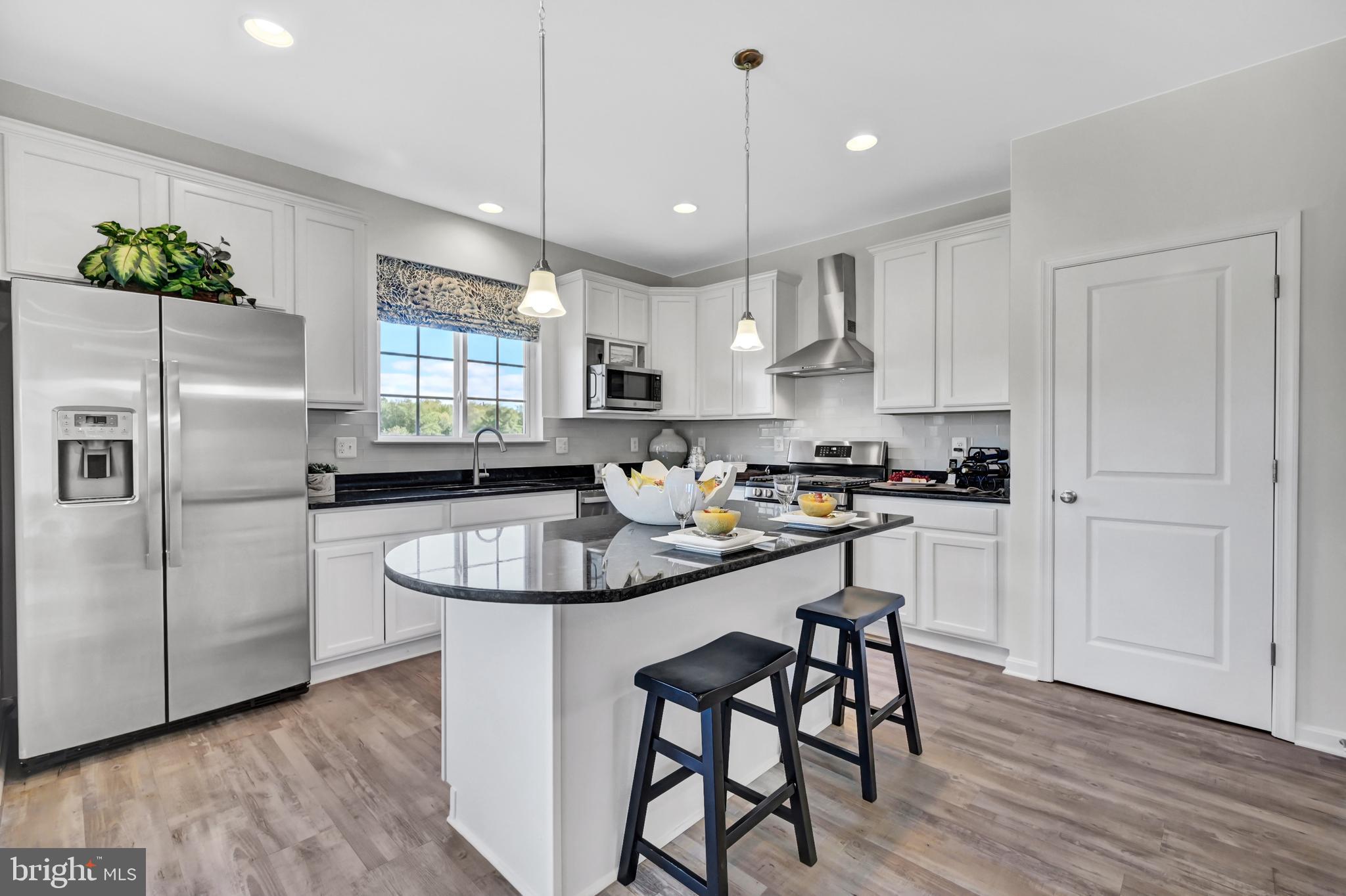 CAPTAIN'S COVE - Residential