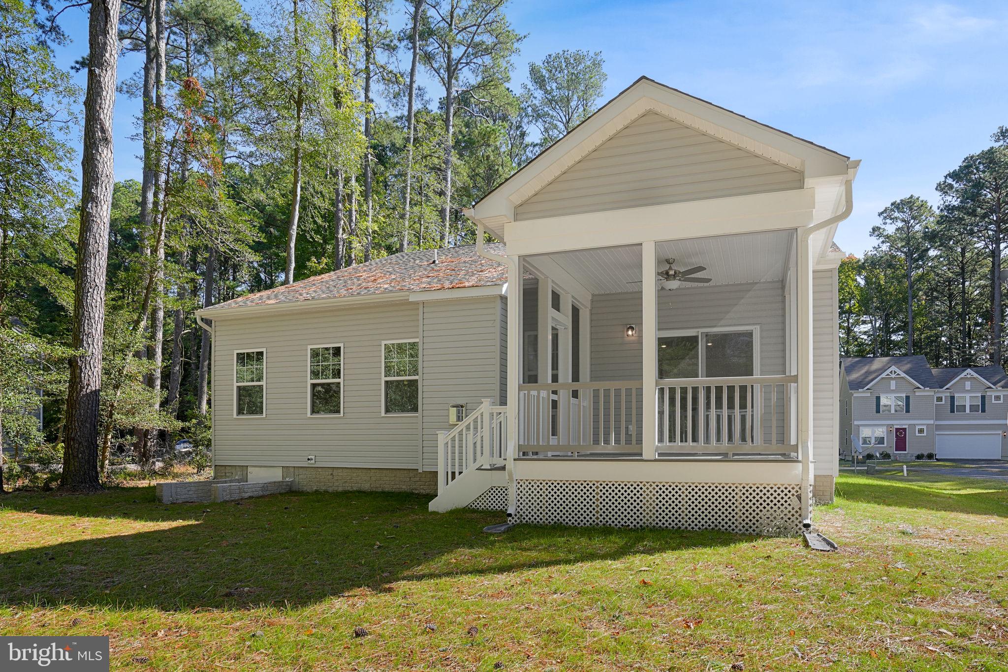 CAPTAIN'S COVE - Residential