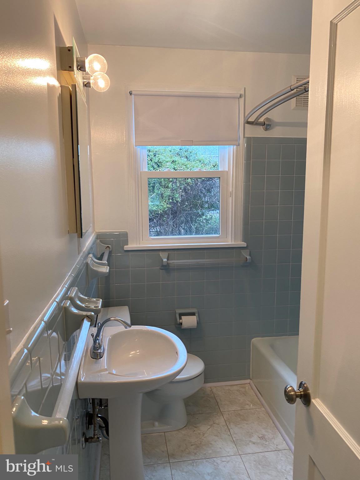 GLENMONT VILLAGE - Residential Lease