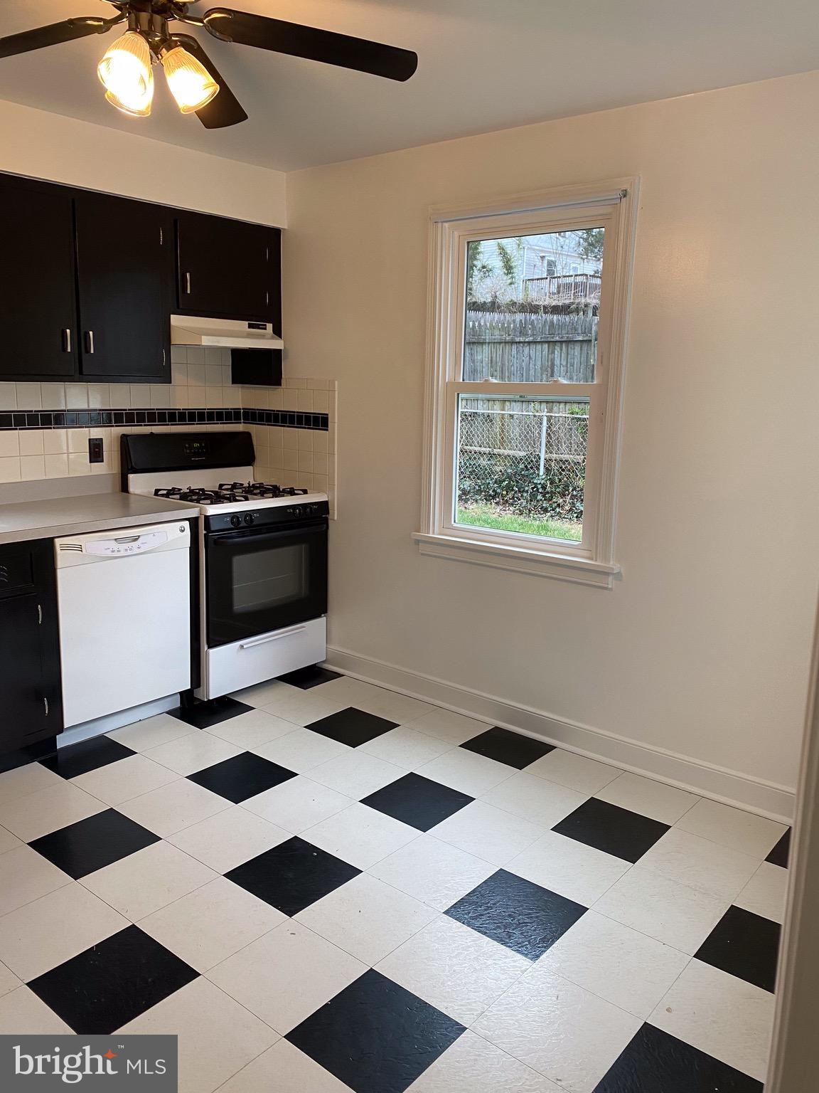 GLENMONT VILLAGE - Residential Lease