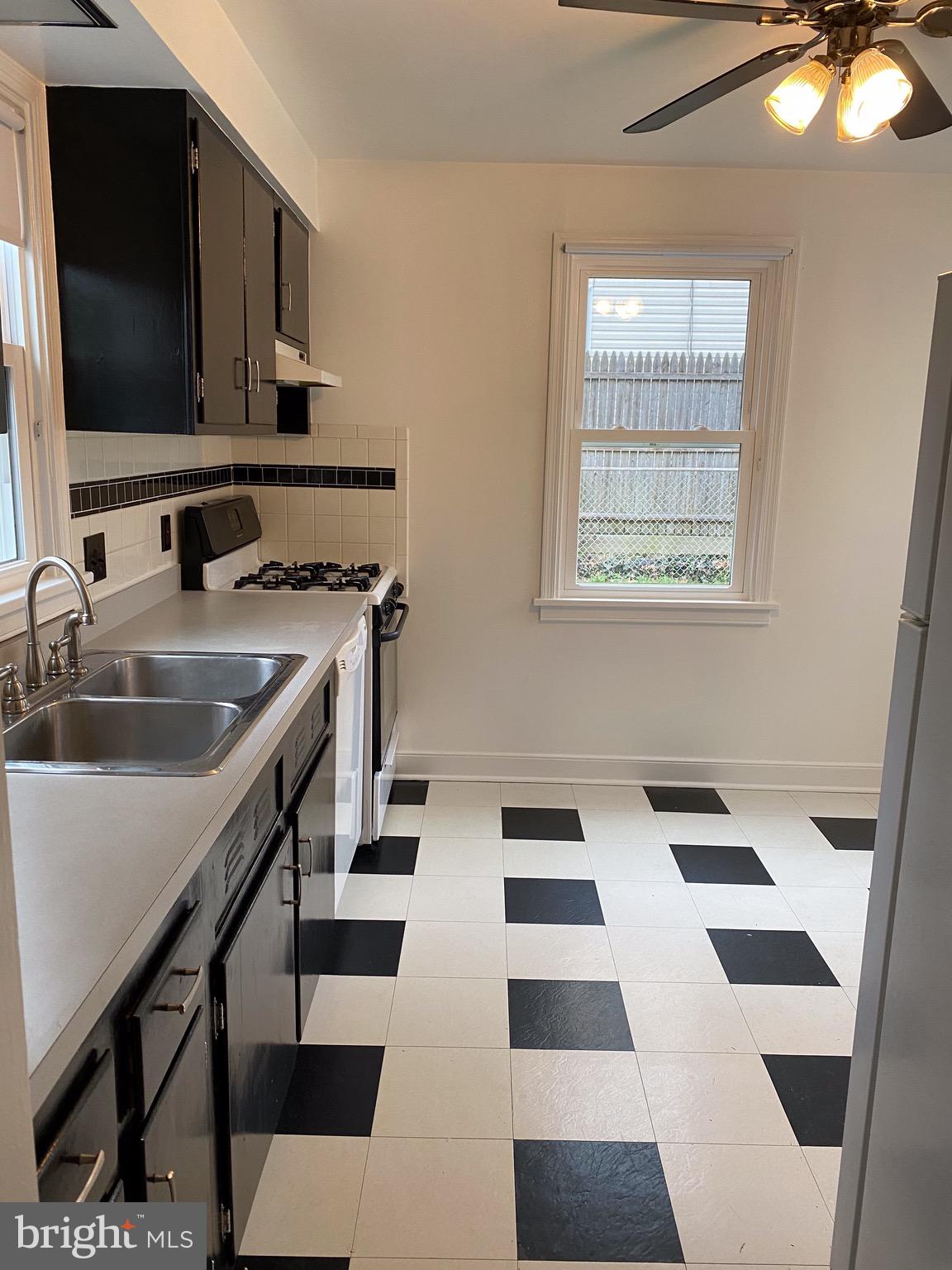 GLENMONT VILLAGE - Residential Lease