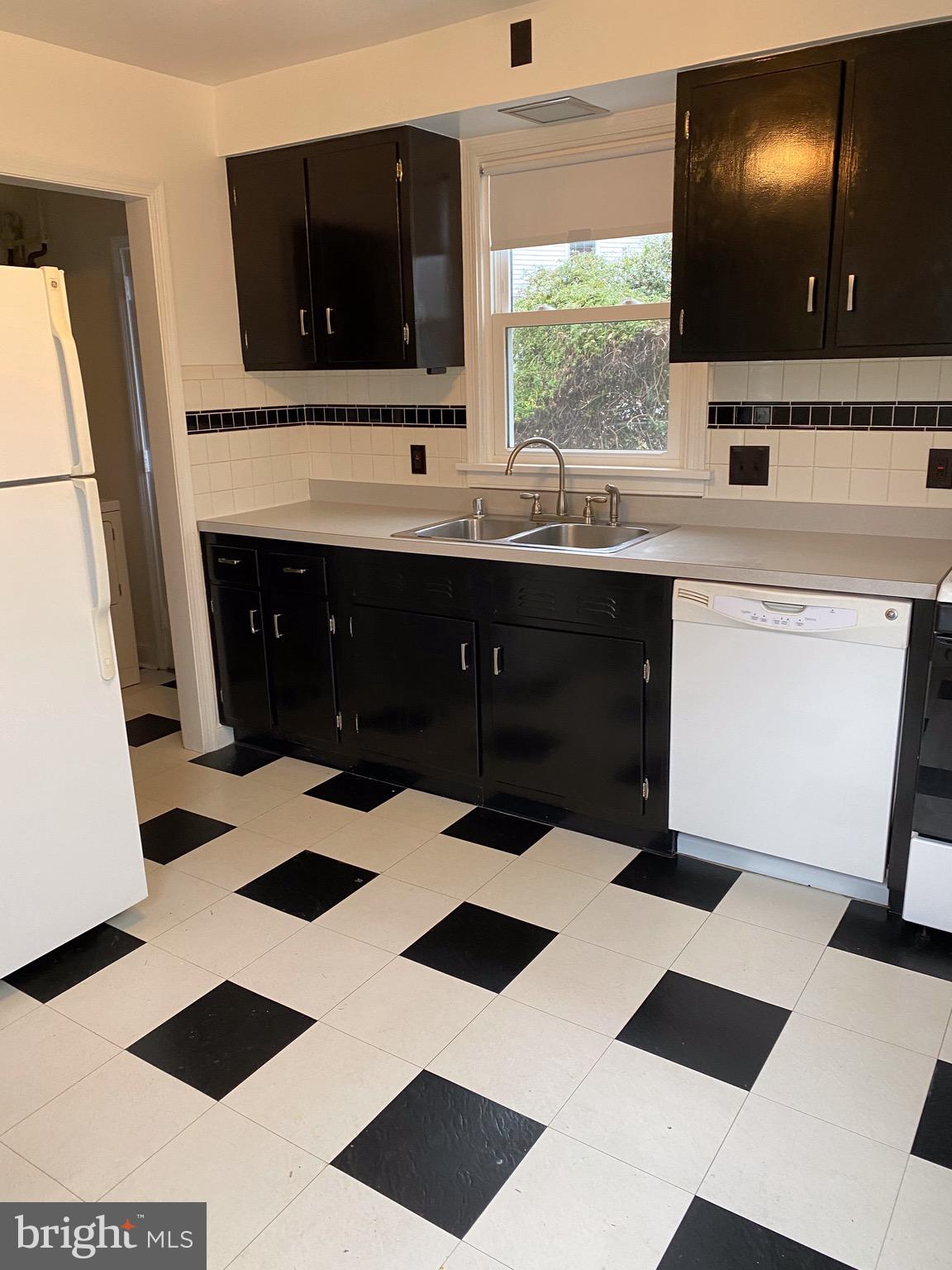 GLENMONT VILLAGE - Residential Lease