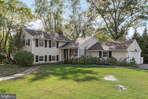 222 DICKENS COURT CHERRY HILL NJ 08034