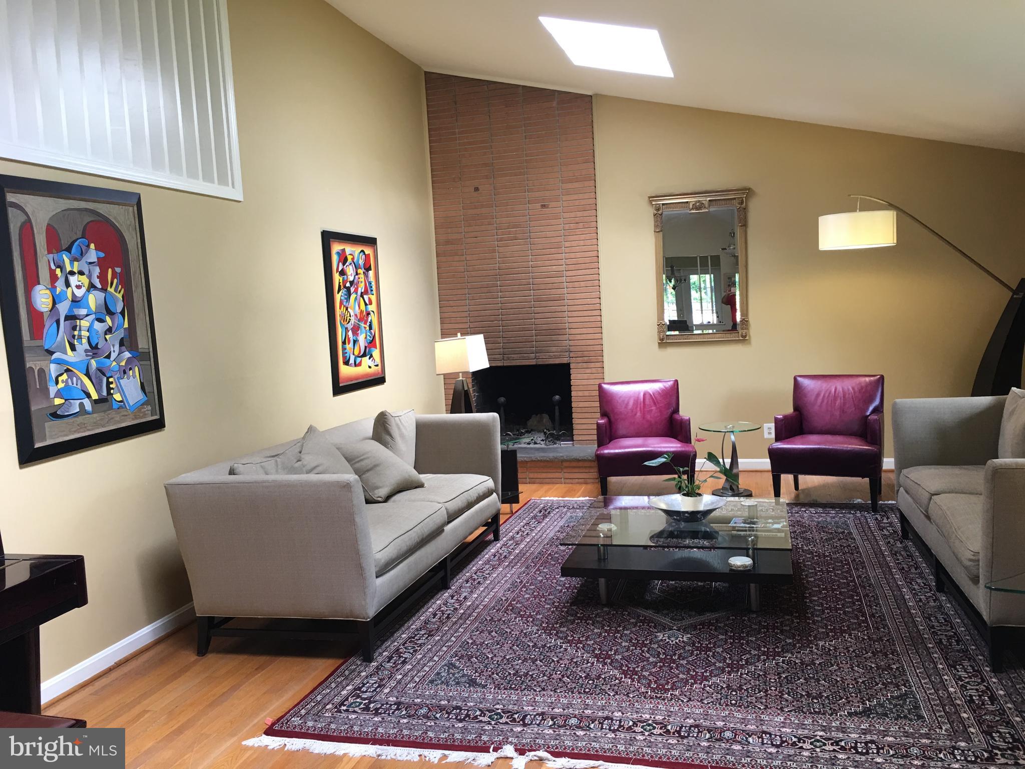 OAKWOOD KNOLLS - Residential Lease