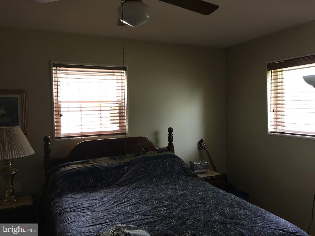 OAKWOOD KNOLLS - Residential Lease