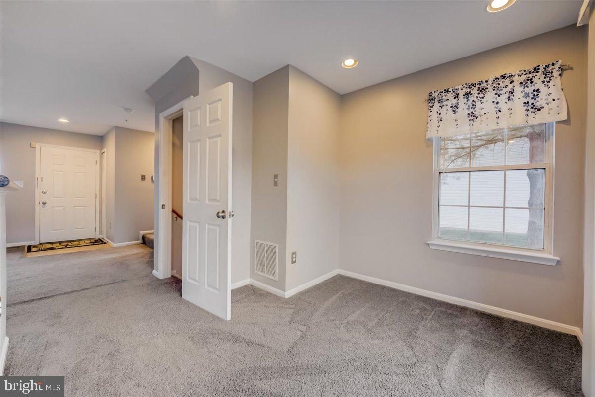 KINGS GRANT - Residential