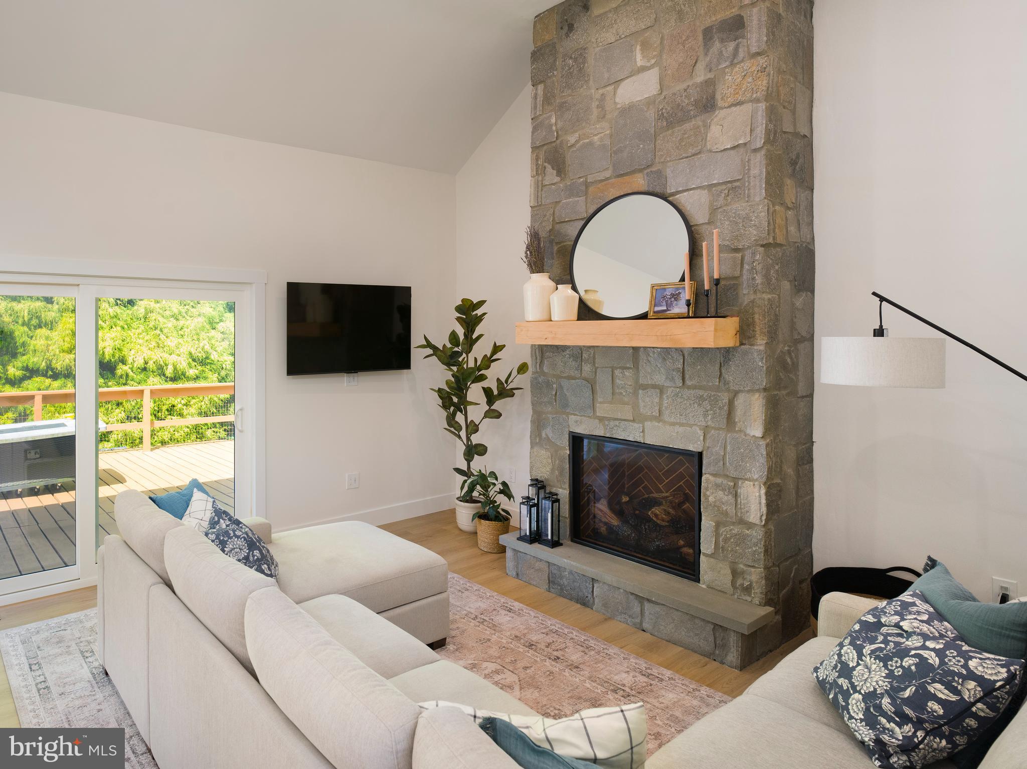 526 N SPRING MILL ROAD