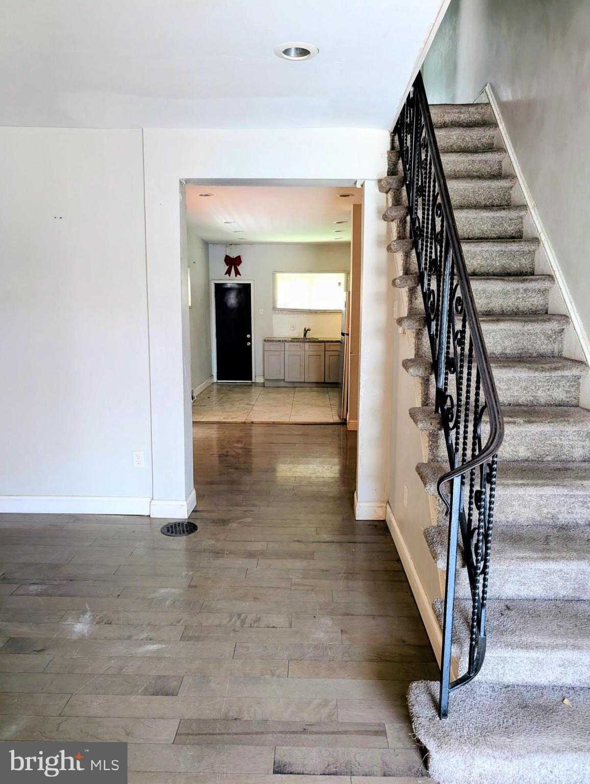 218 N GROSS STREET