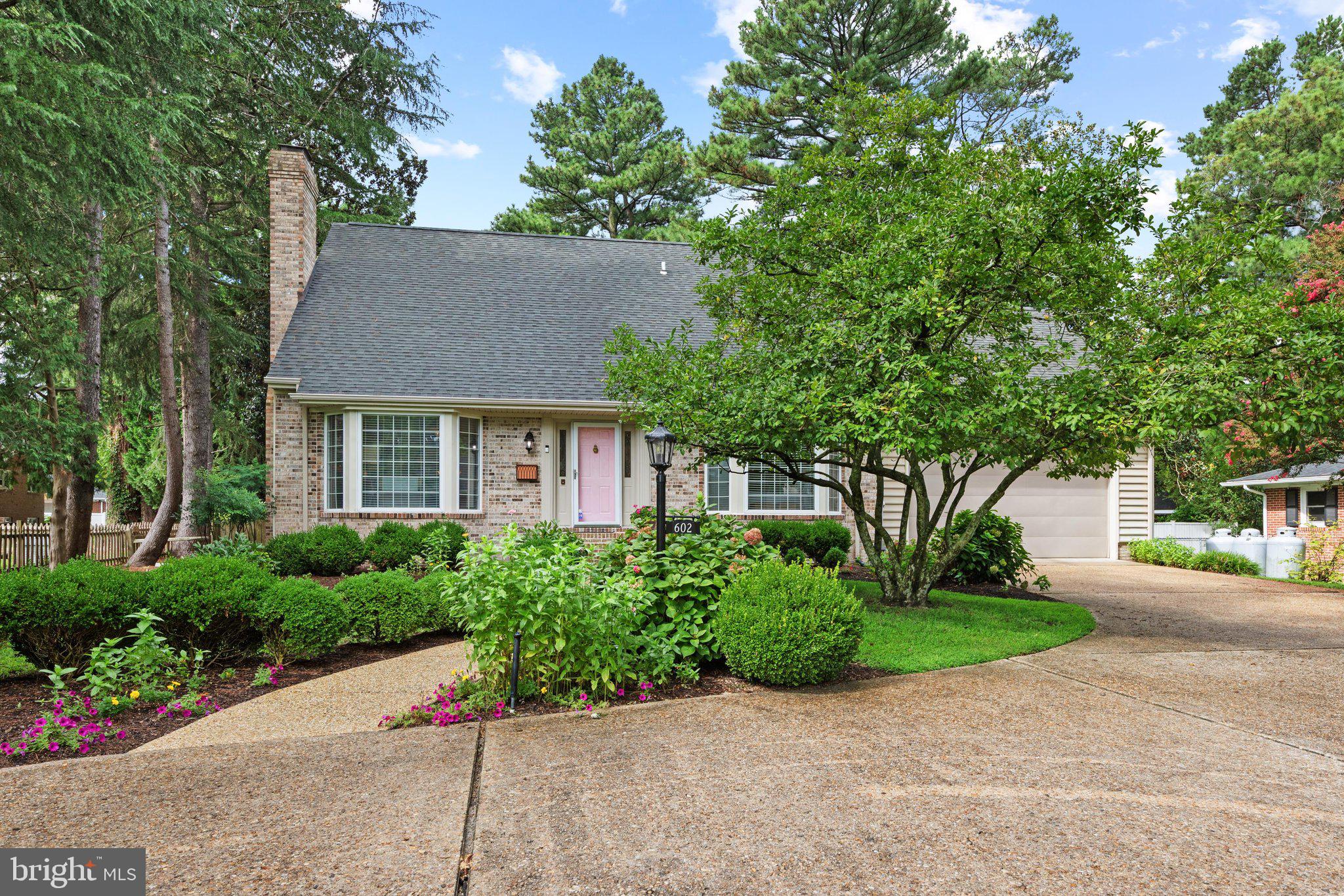 602 CRESTVIEW LANE