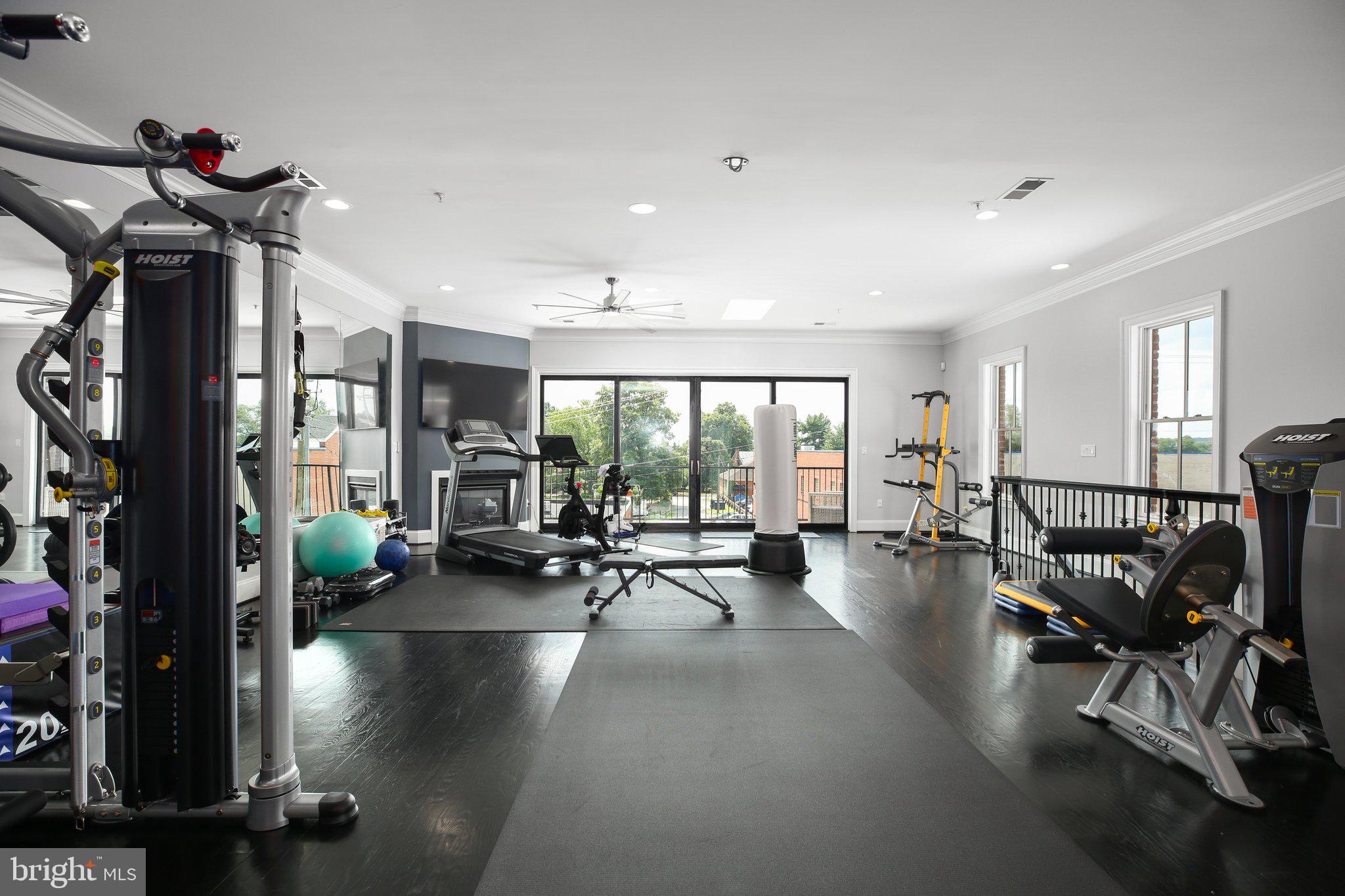 AMELIA SQUARE - Residential