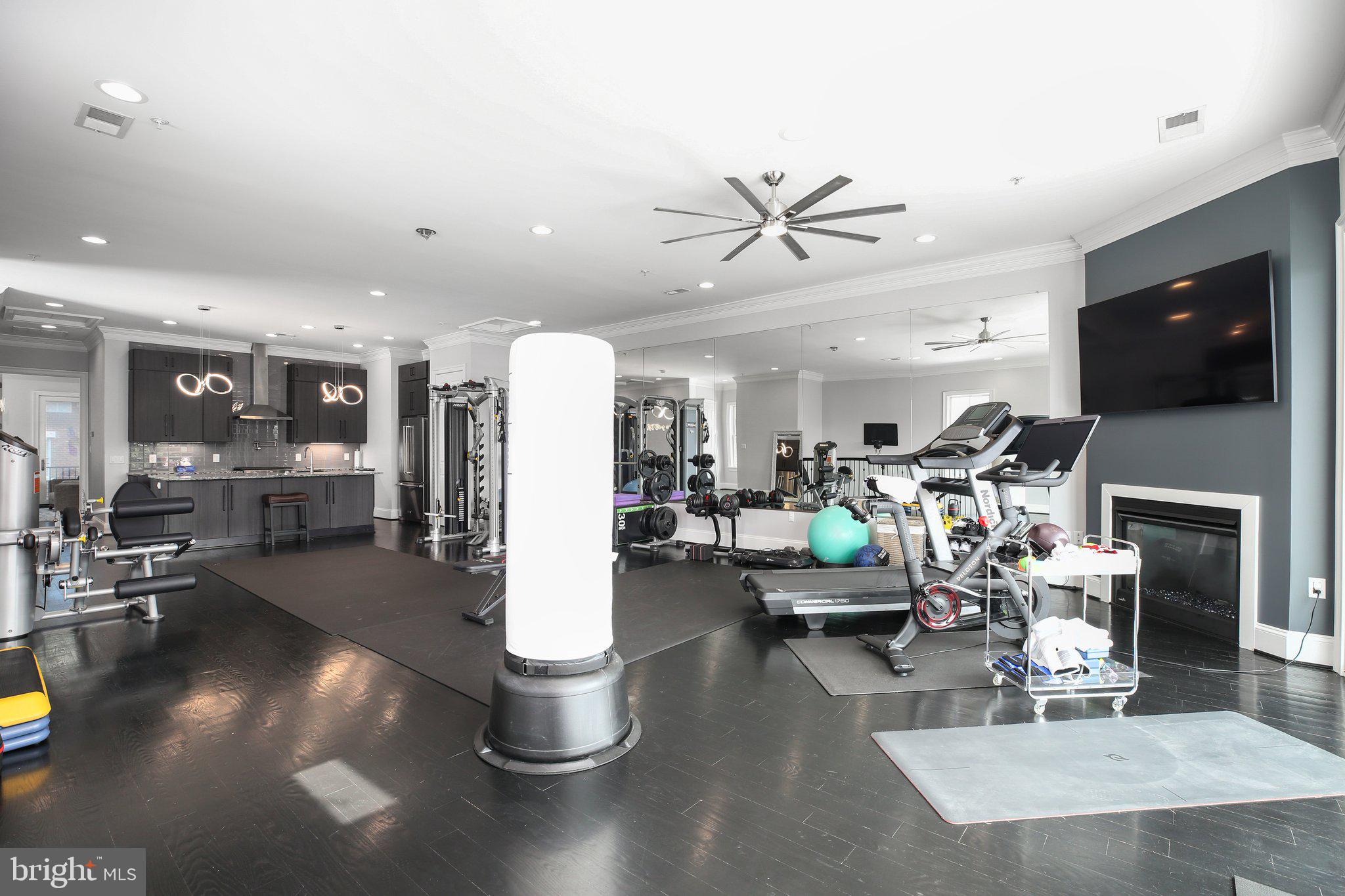 AMELIA SQUARE - Residential