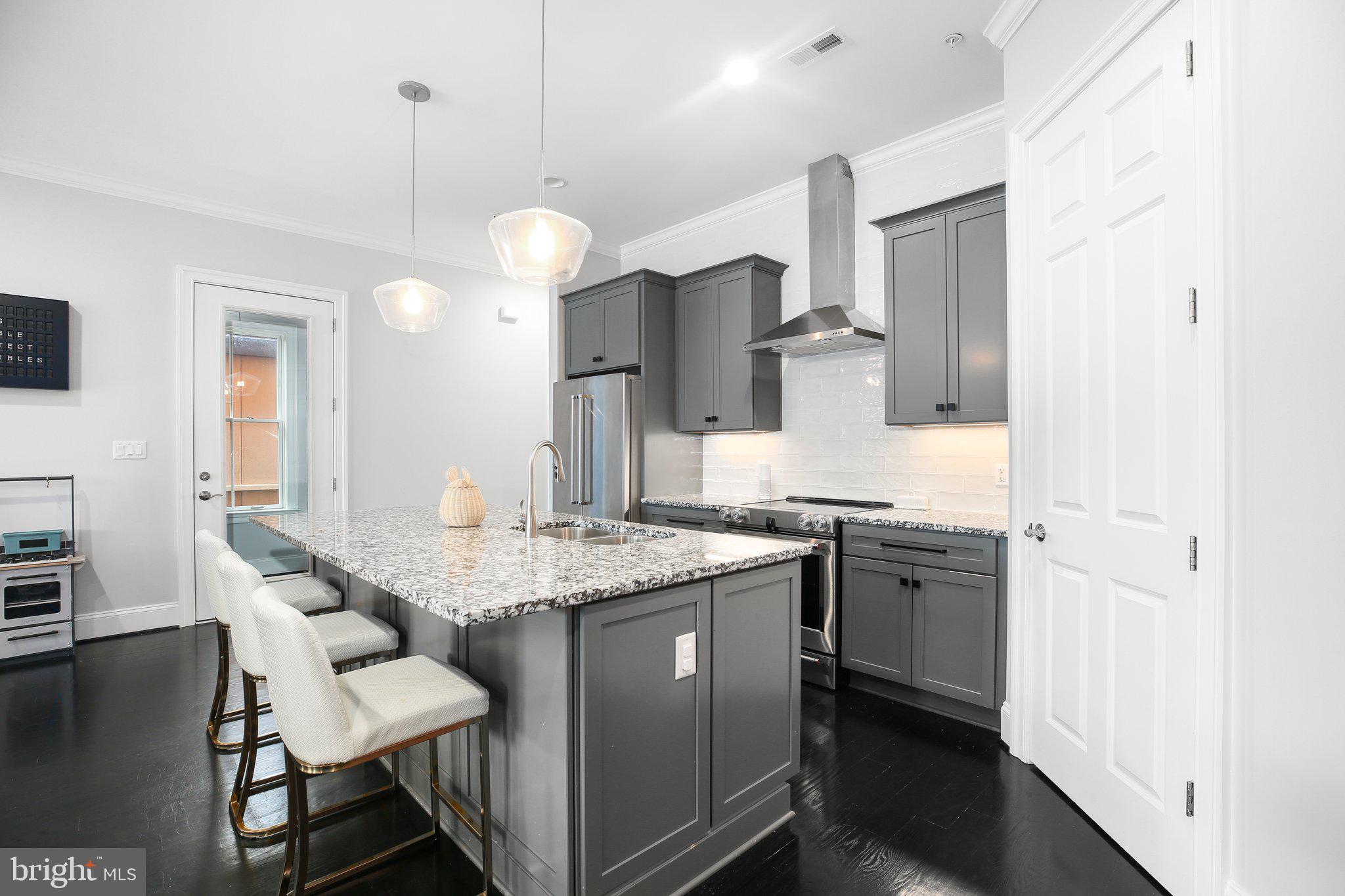 AMELIA SQUARE - Residential