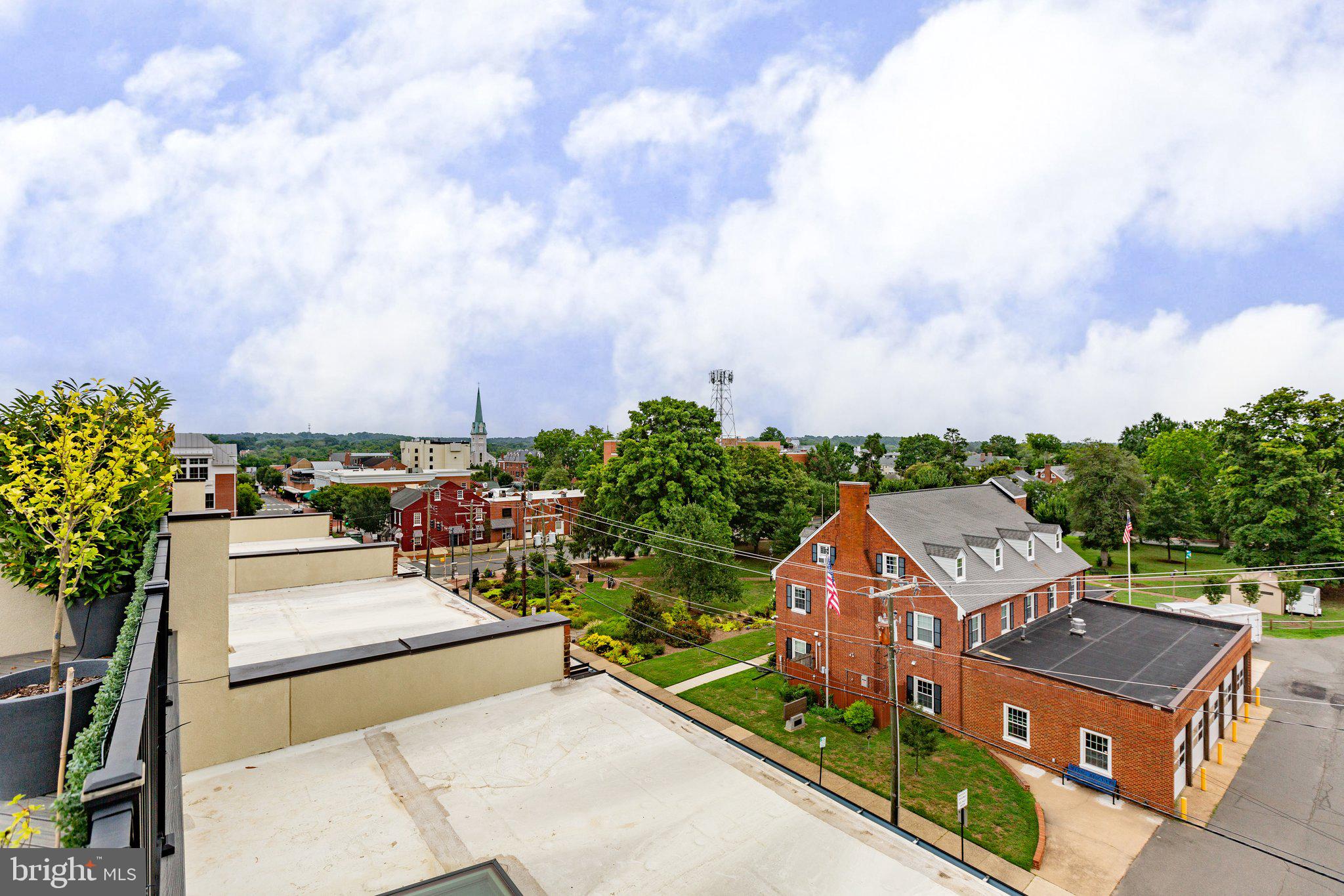 AMELIA SQUARE - Residential