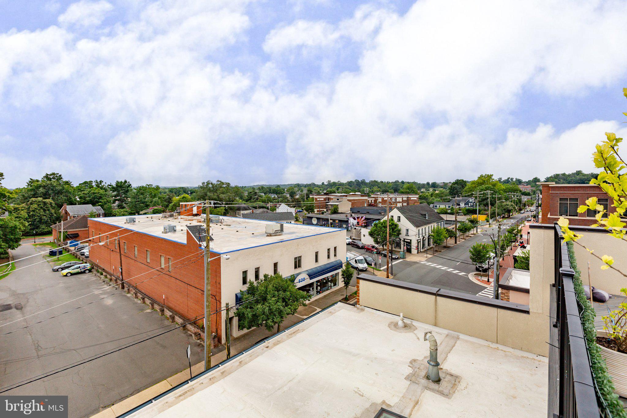 AMELIA SQUARE - Residential