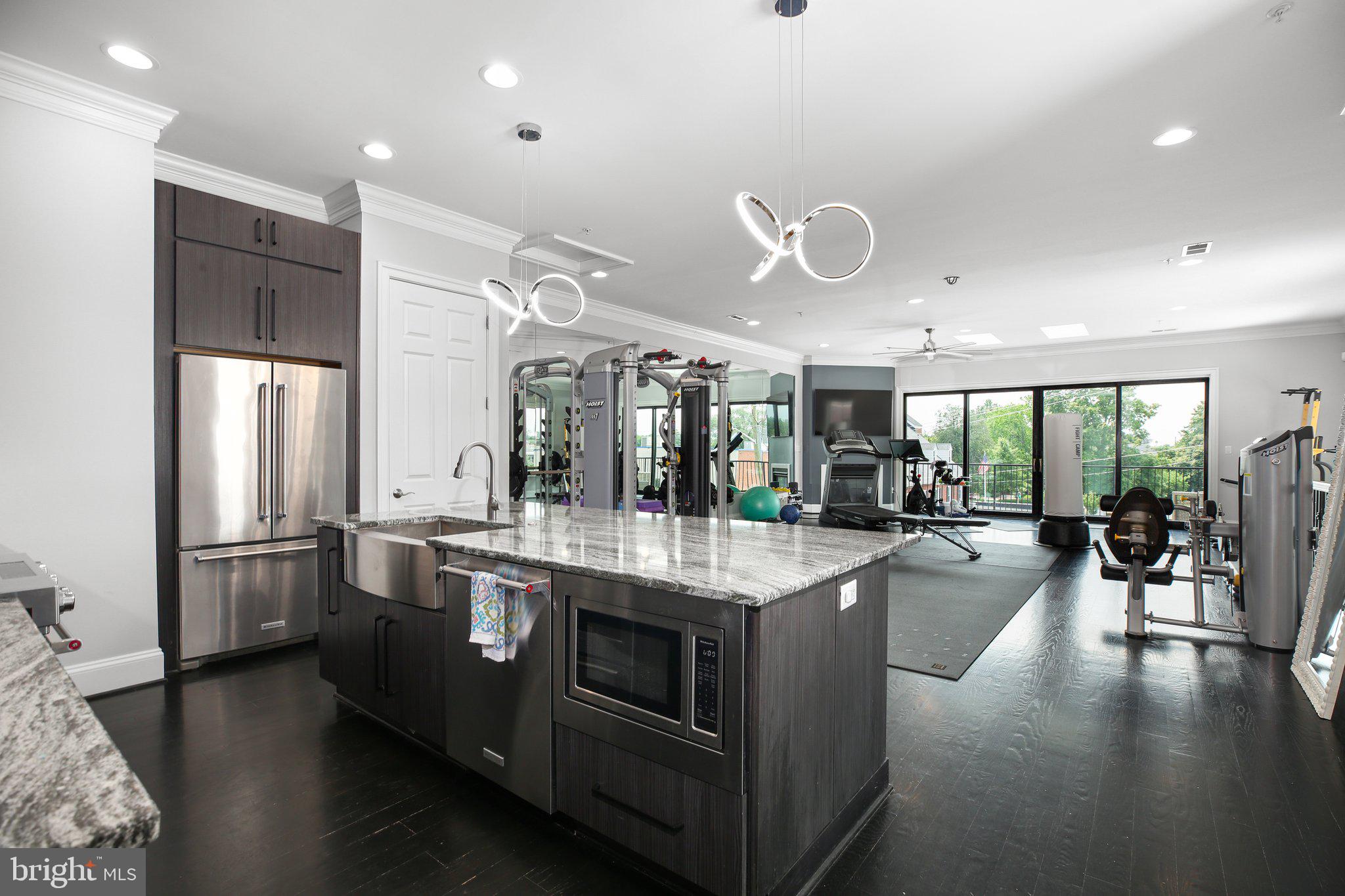 AMELIA SQUARE - Residential