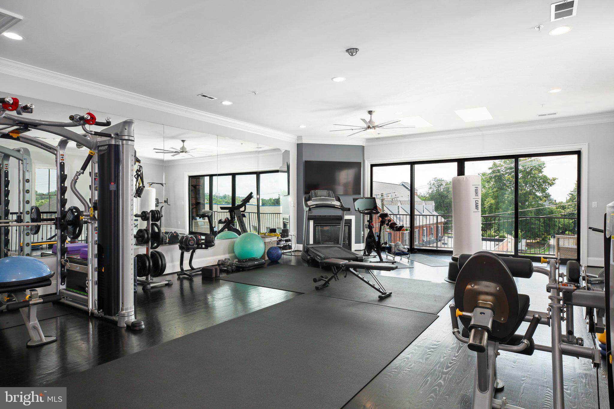 AMELIA SQUARE - Residential