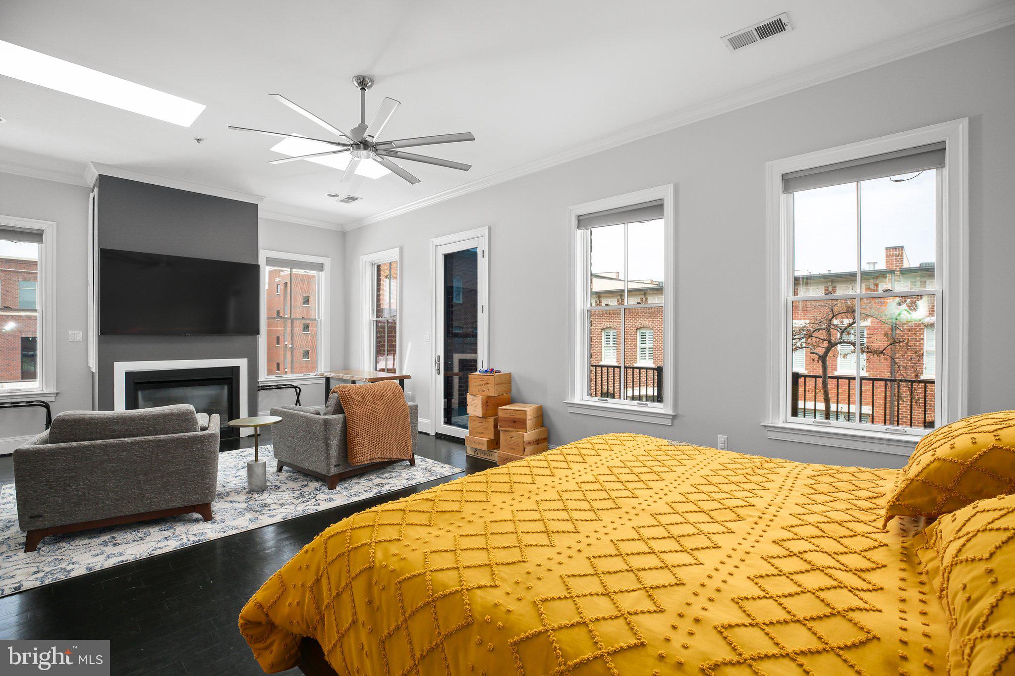 AMELIA SQUARE - Residential