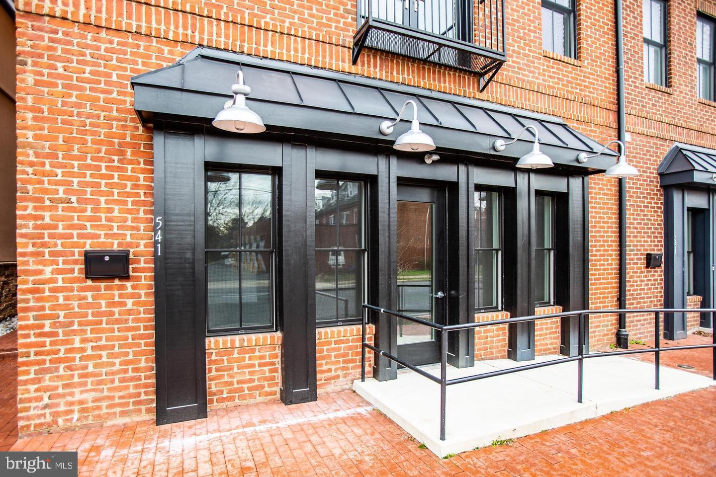 AMELIA SQUARE - Residential