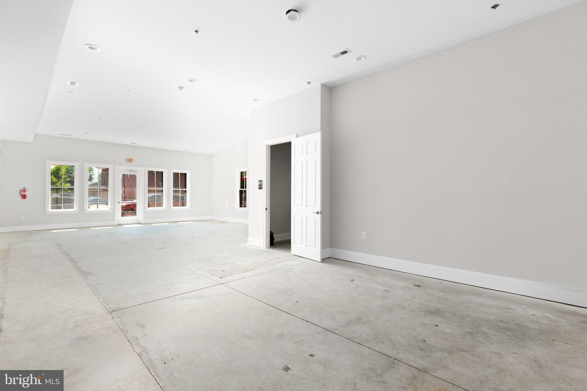 AMELIA SQUARE - Residential