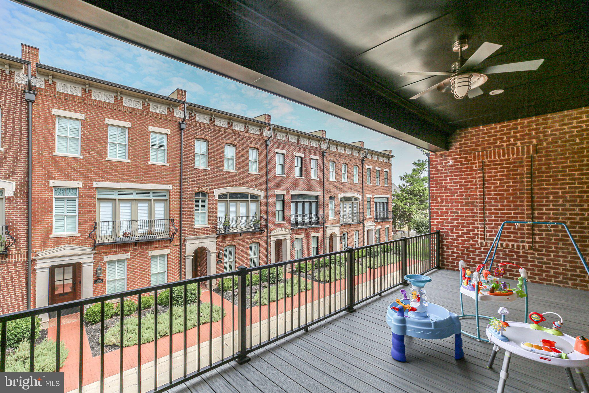 AMELIA SQUARE - Residential