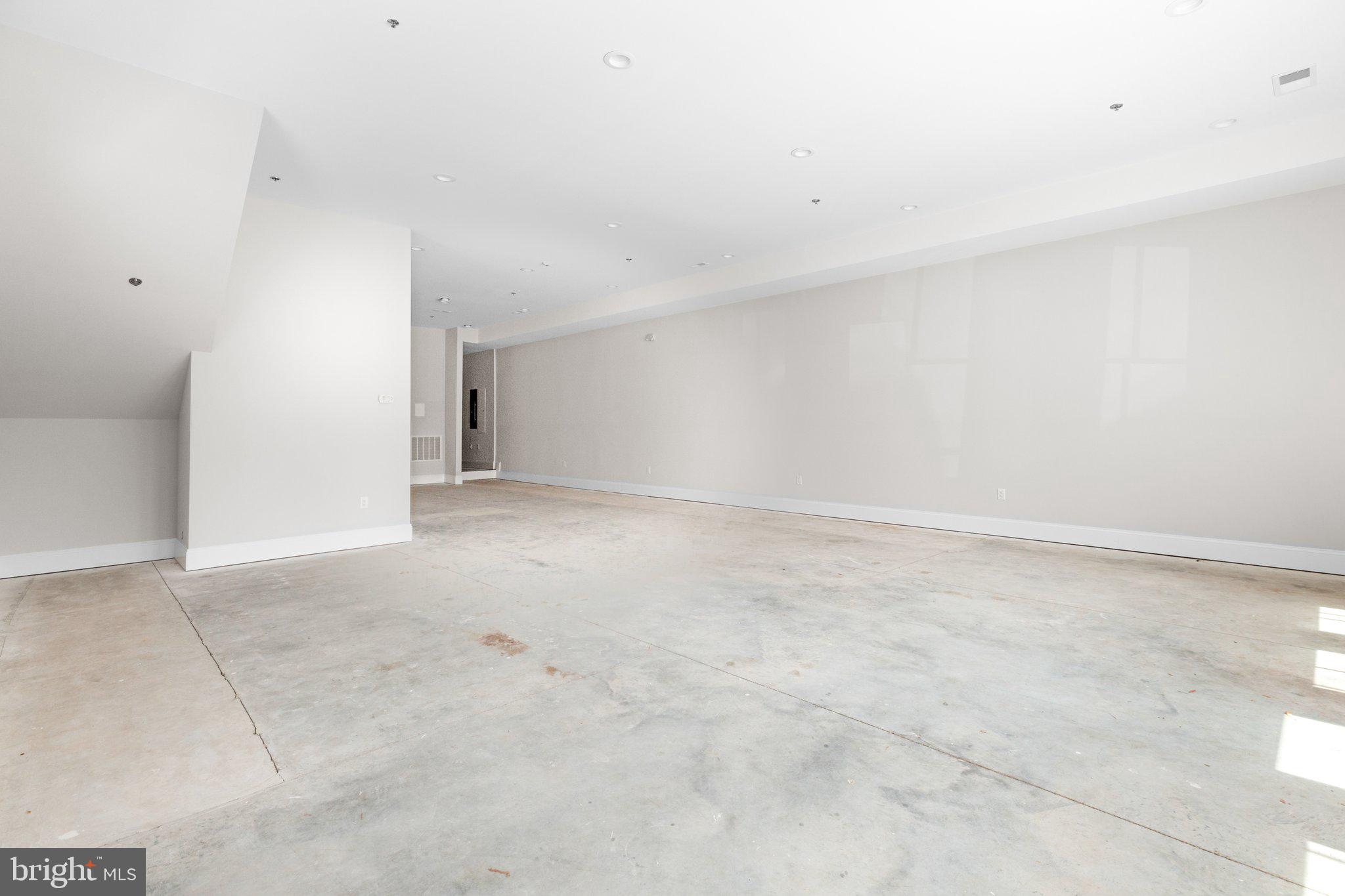 AMELIA SQUARE - Residential