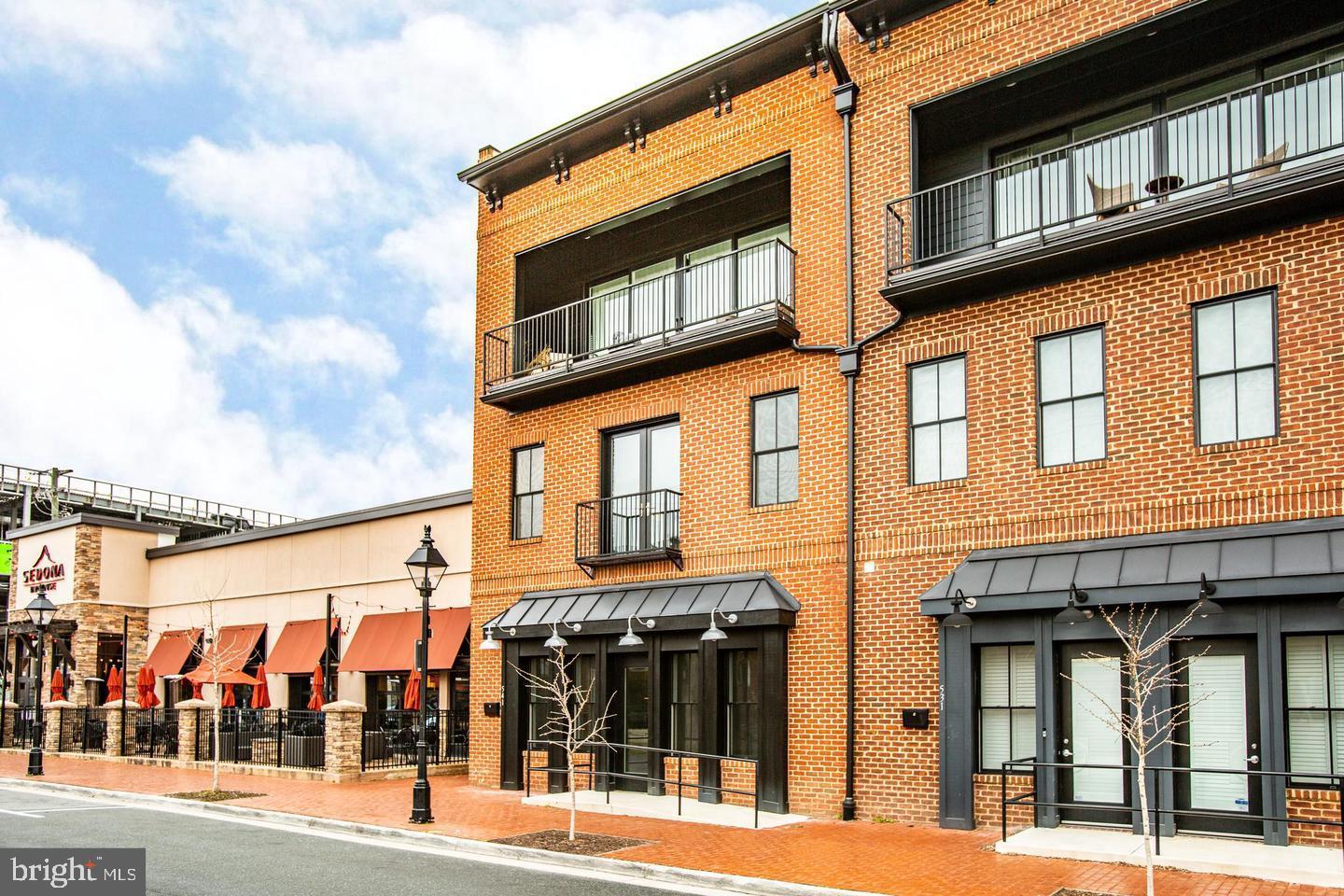 AMELIA SQUARE - Residential