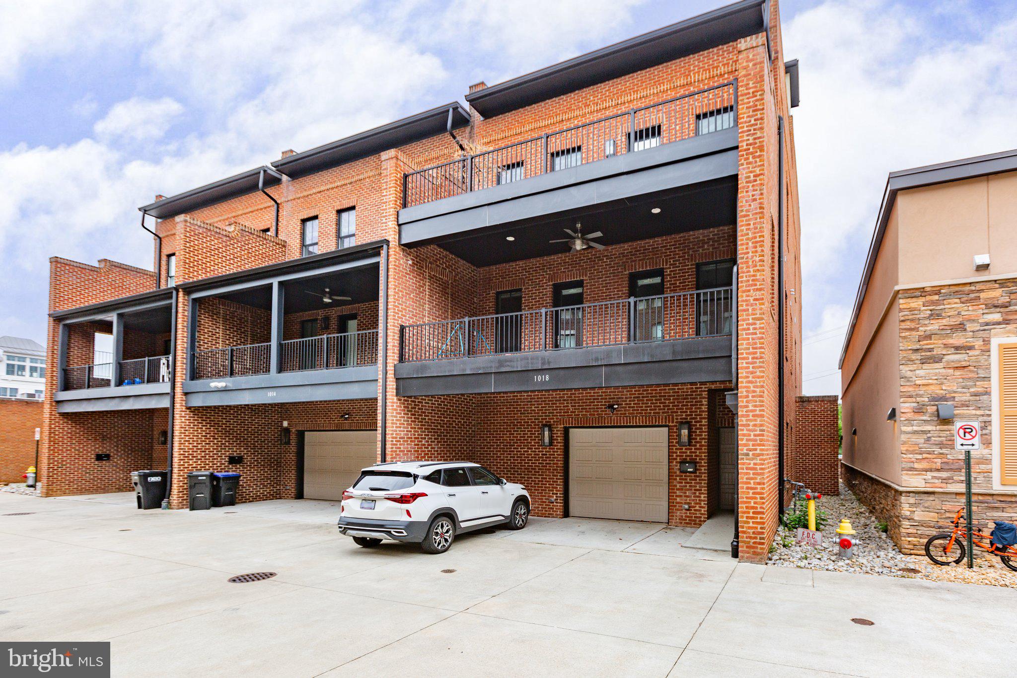 AMELIA SQUARE - Residential