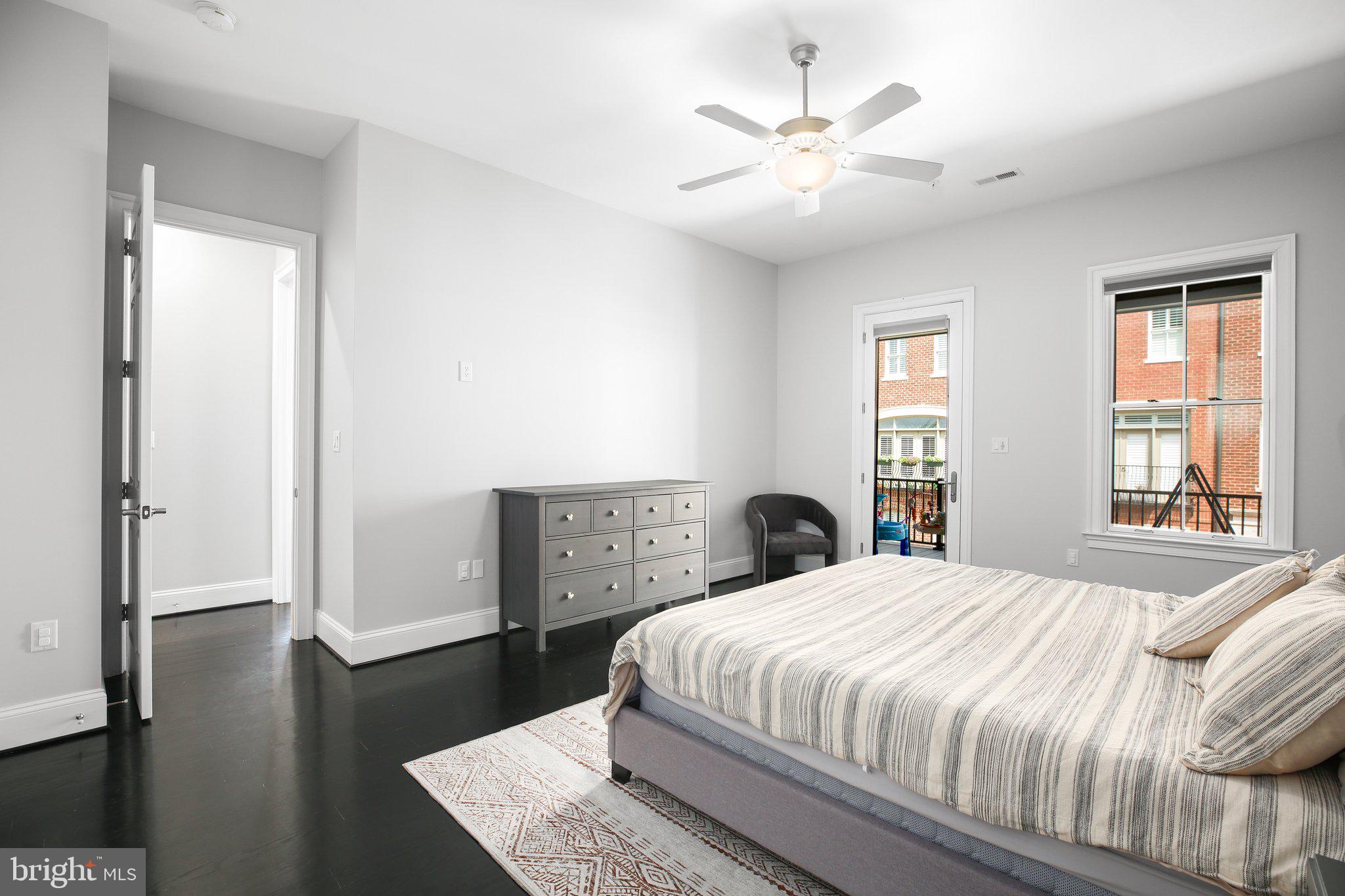 AMELIA SQUARE - Residential