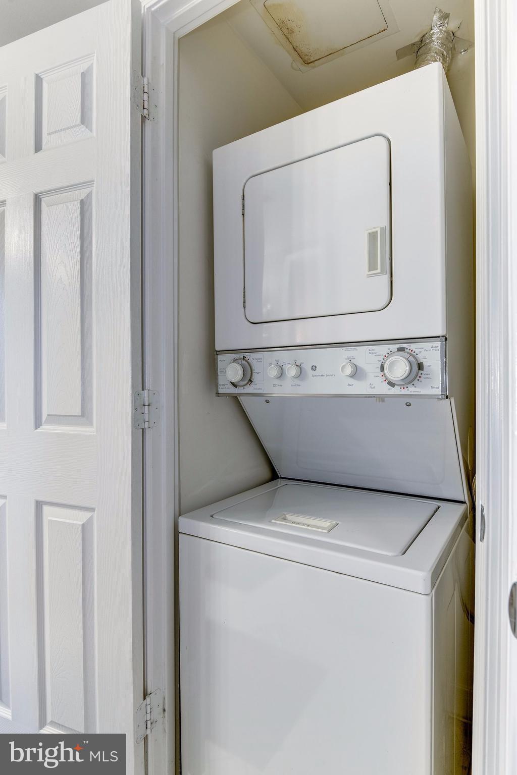 WINDSOR PLAZA - Residential