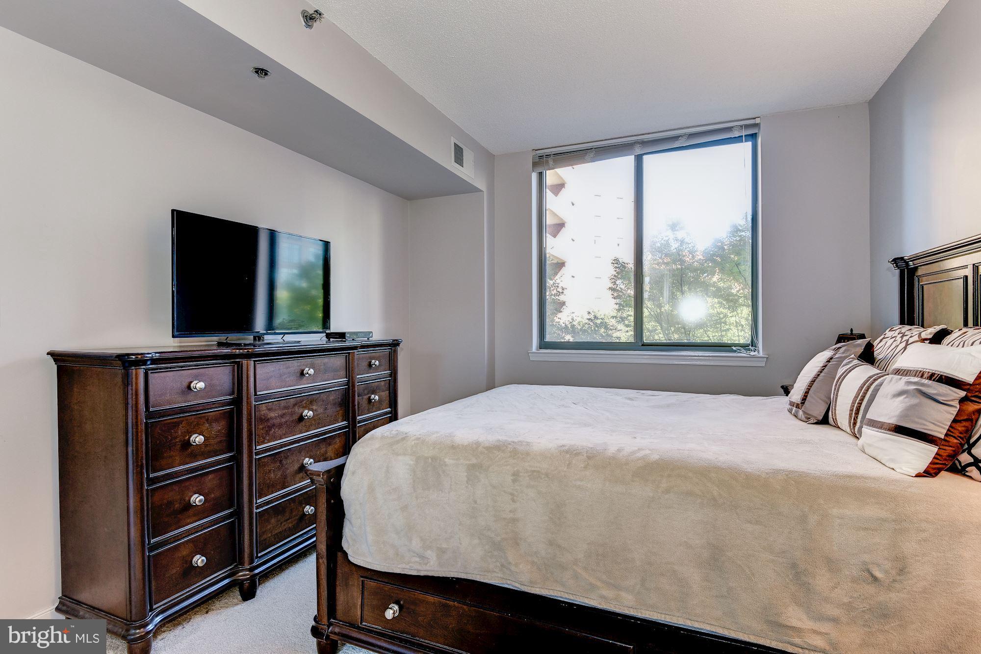 WINDSOR PLAZA - Residential