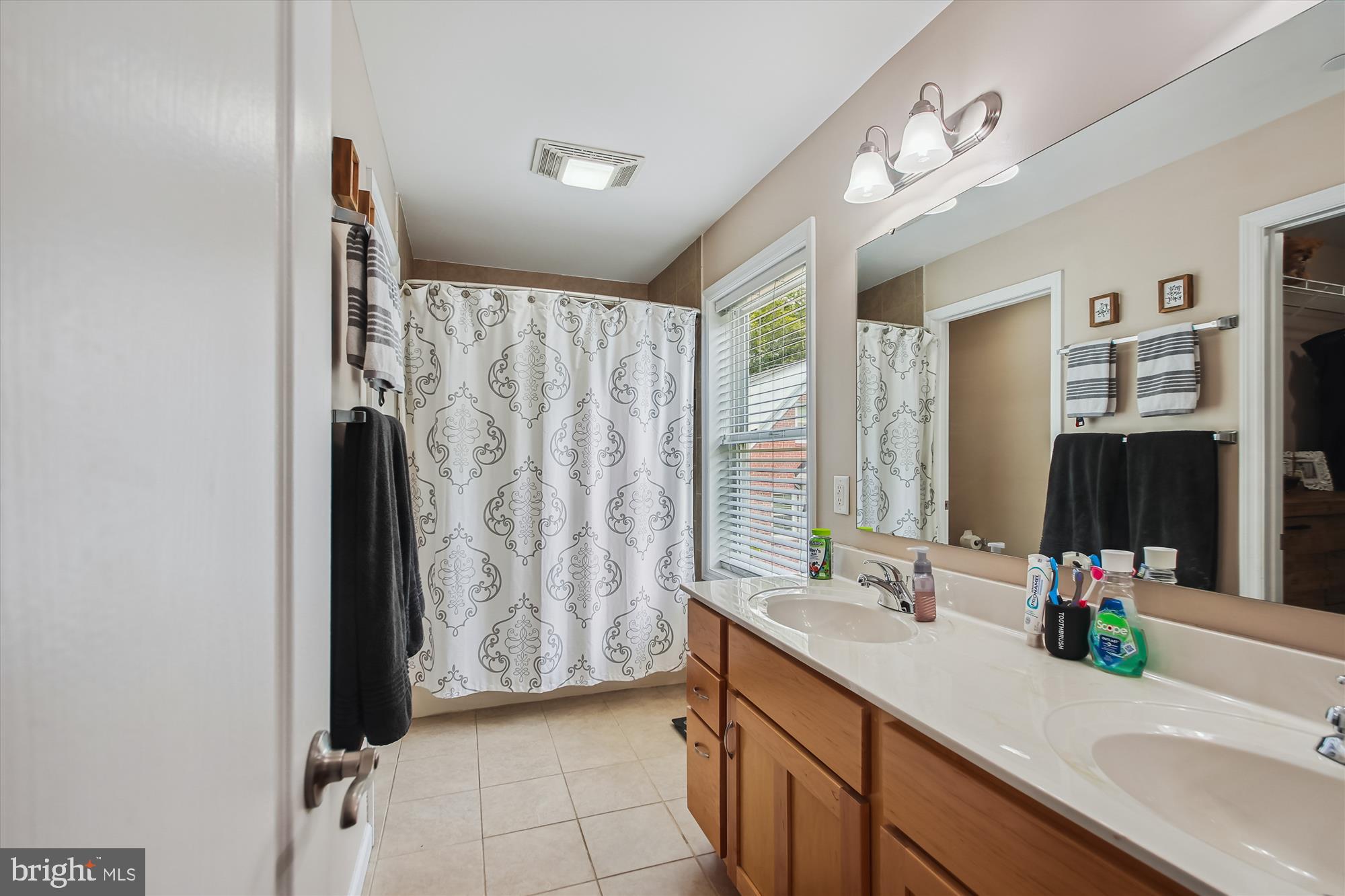 CARROLLTON MANOR - Residential Lease