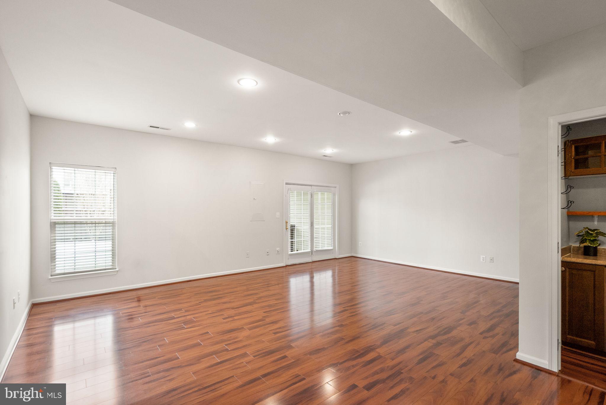 SOUTH RIDING - Residential