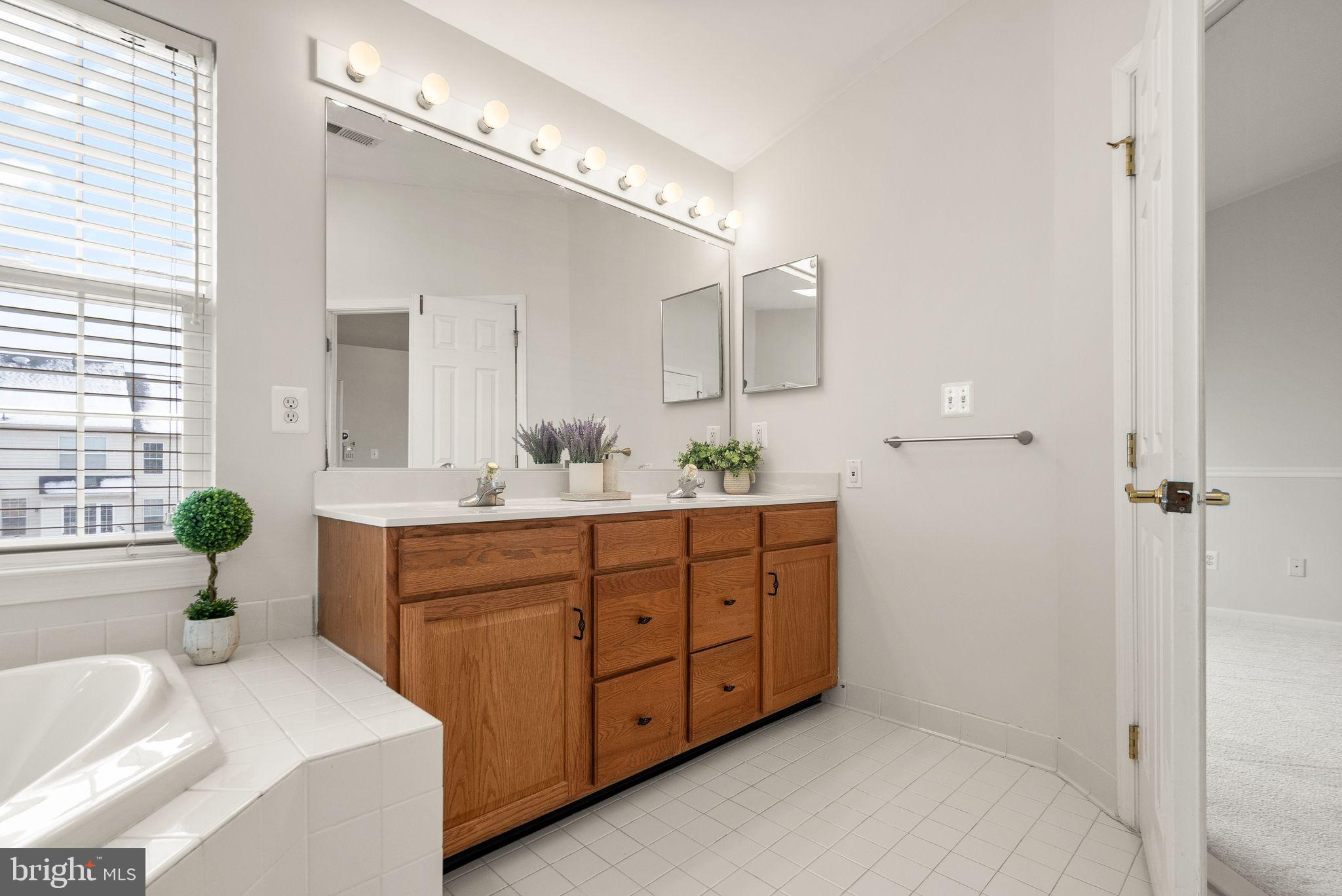 SOUTH RIDING - Residential