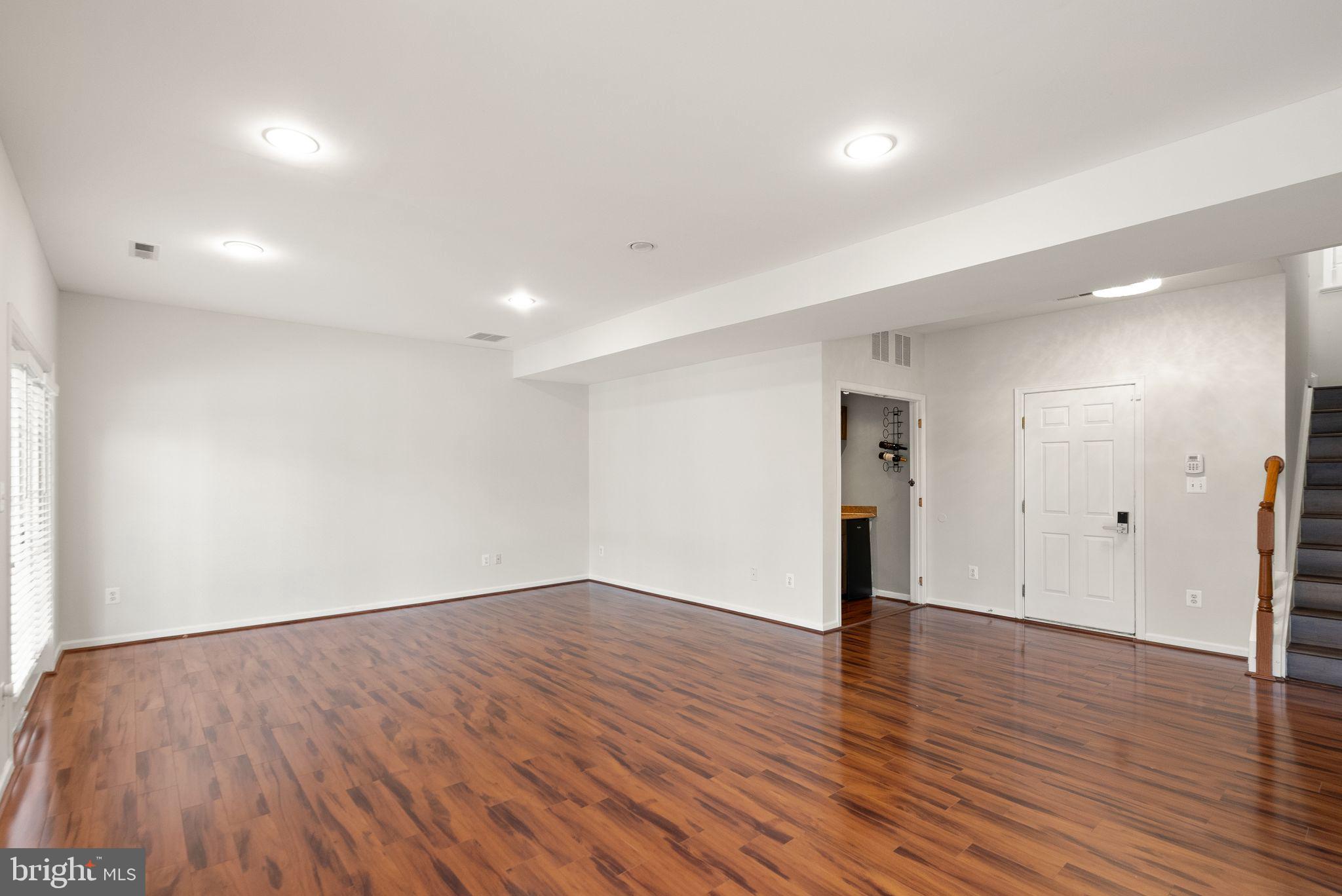 SOUTH RIDING - Residential