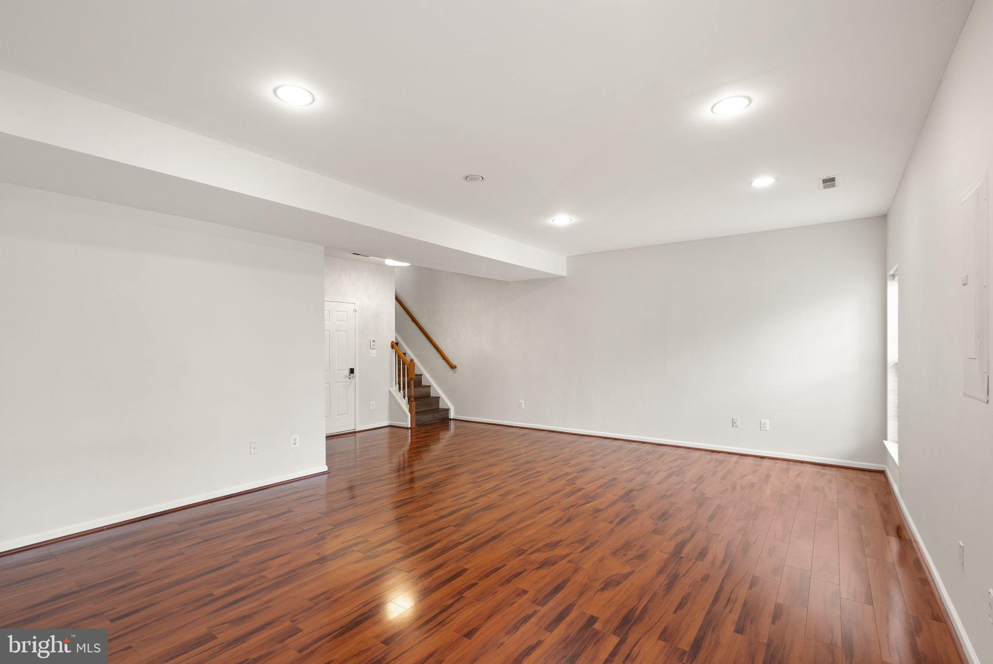 SOUTH RIDING - Residential