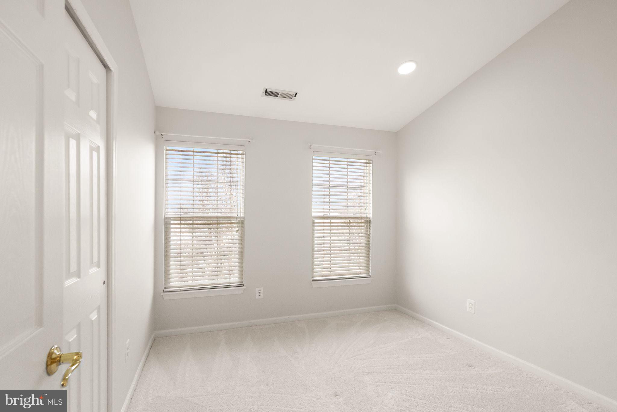 SOUTH RIDING - Residential