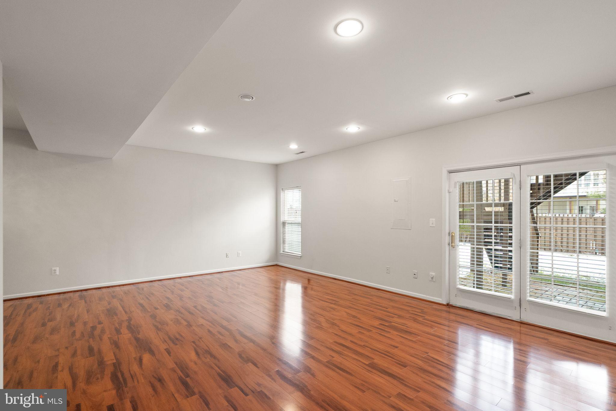 SOUTH RIDING - Residential